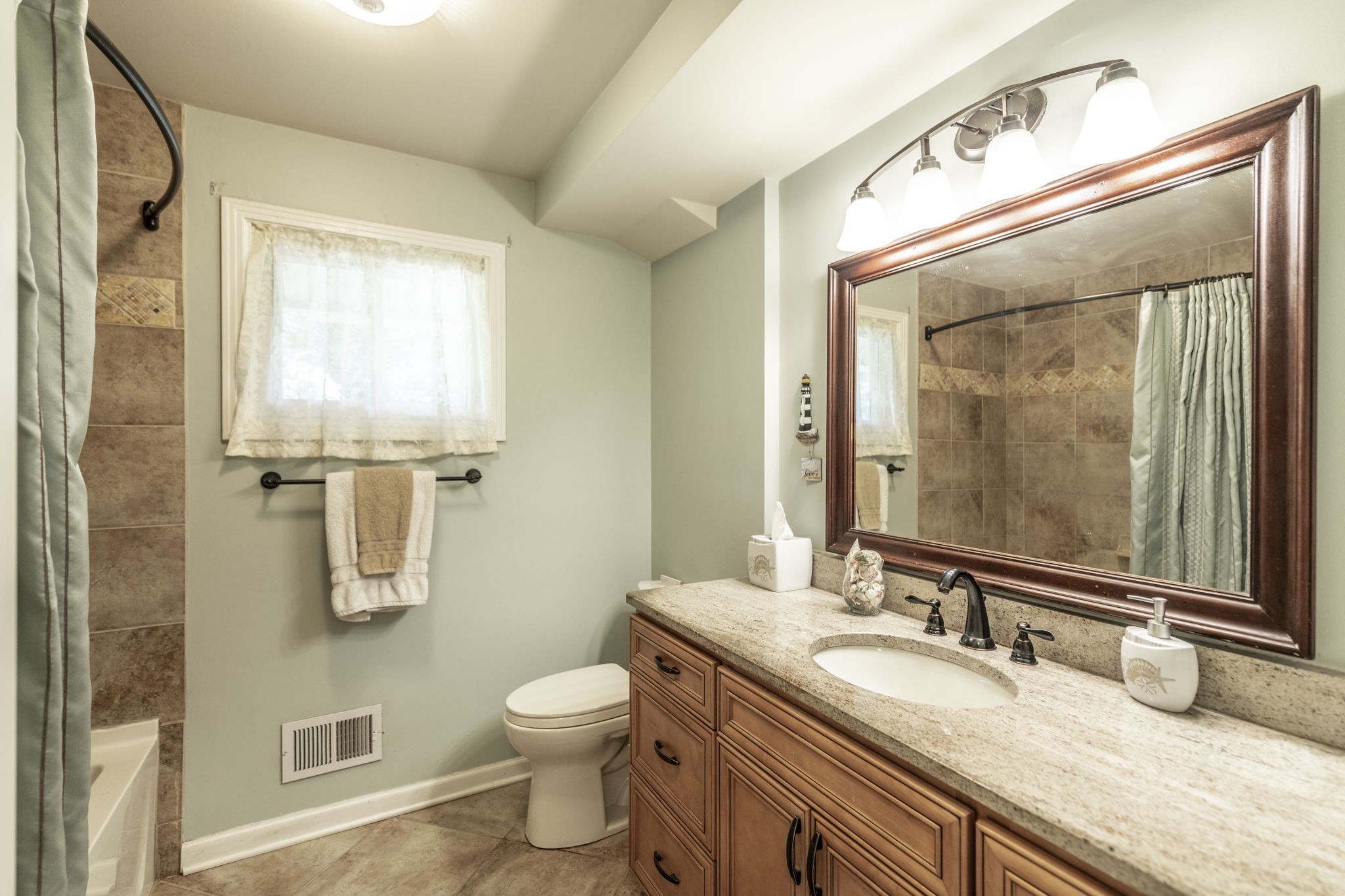 315 Raintree Dr