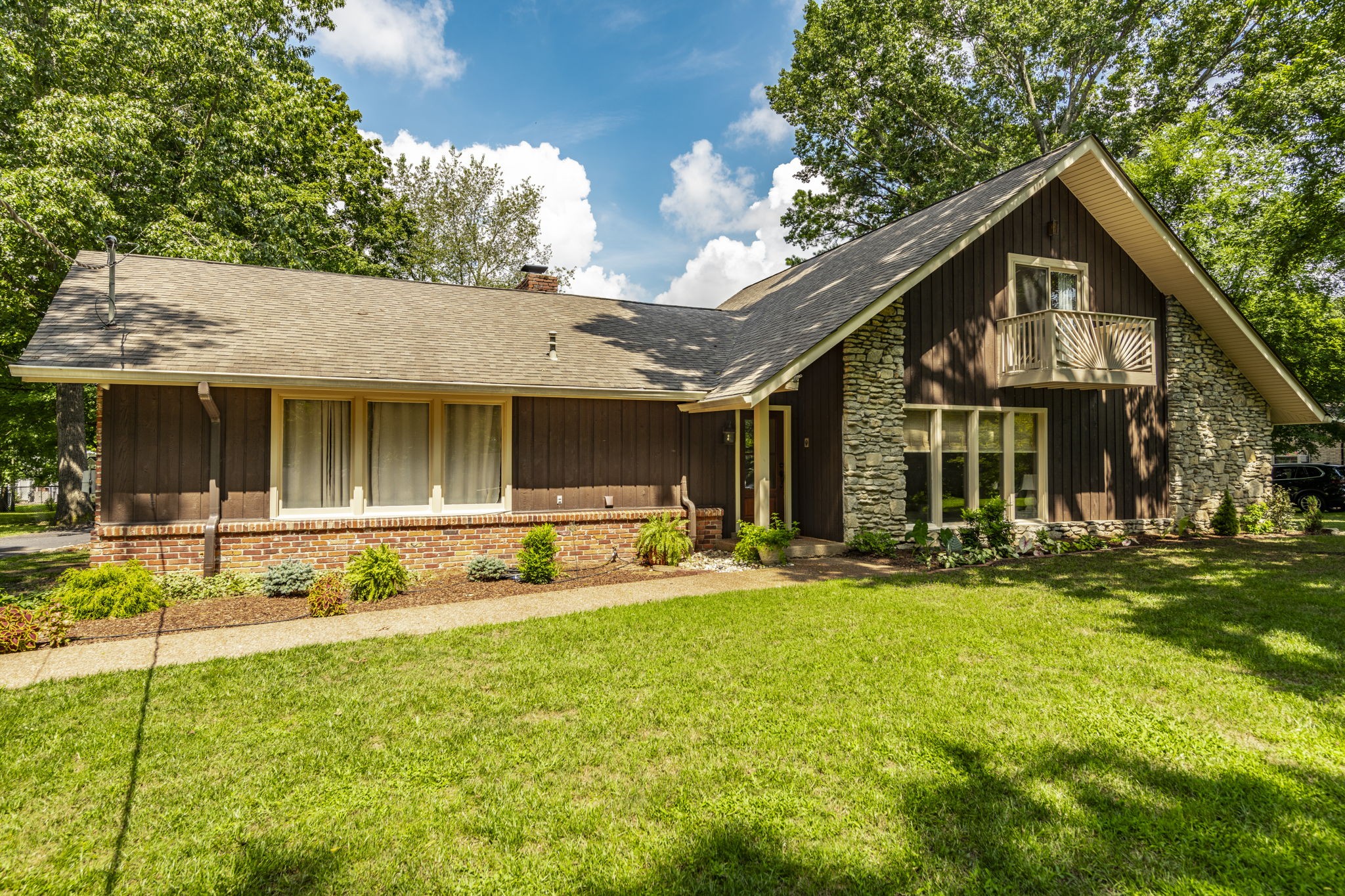 315 Raintree Dr