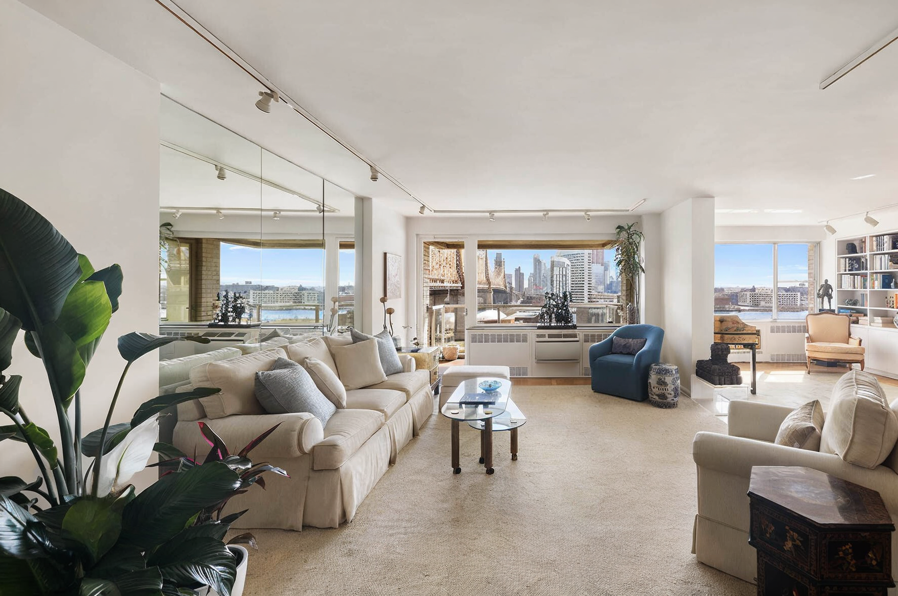 35 SUTTON Place 11A