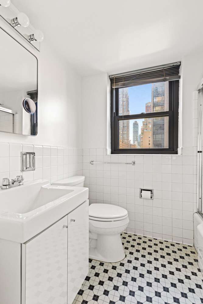 165 E 72ND Street 11C