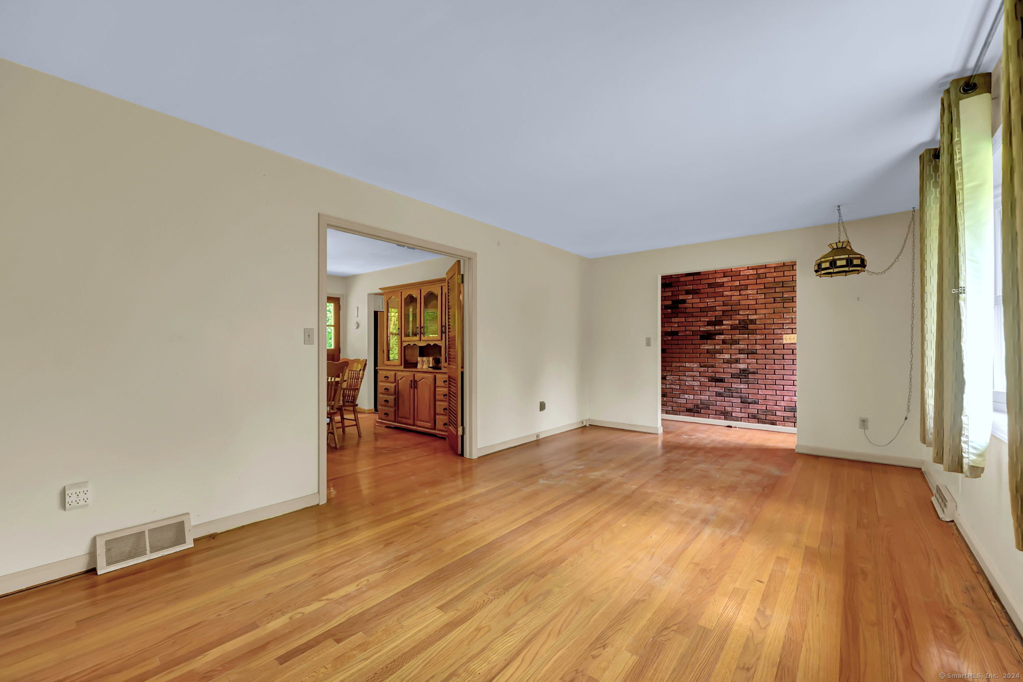 11 Beach Hill Road