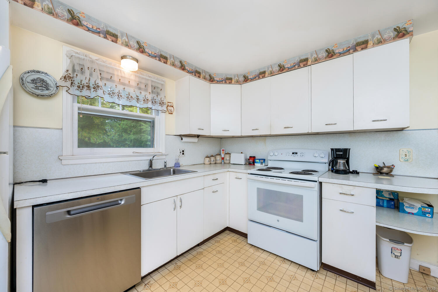 6 Sunny Acres Lane