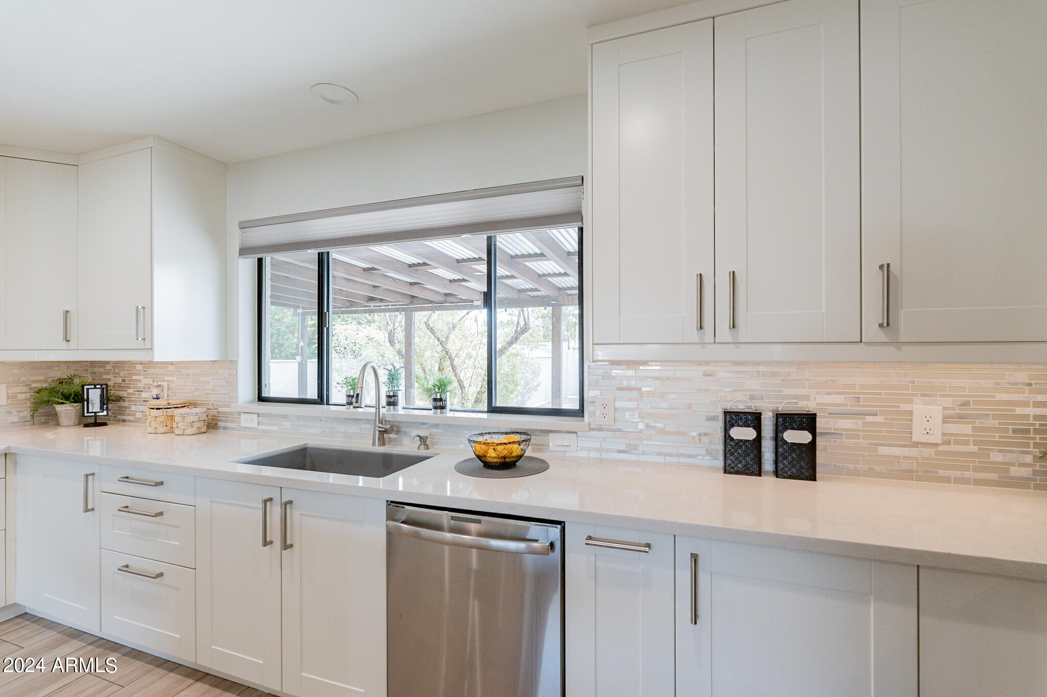 7007 E LOMA LAND Drive