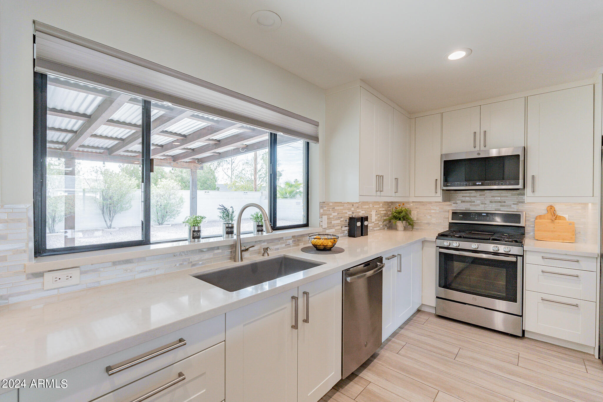 7007 E LOMA LAND Drive