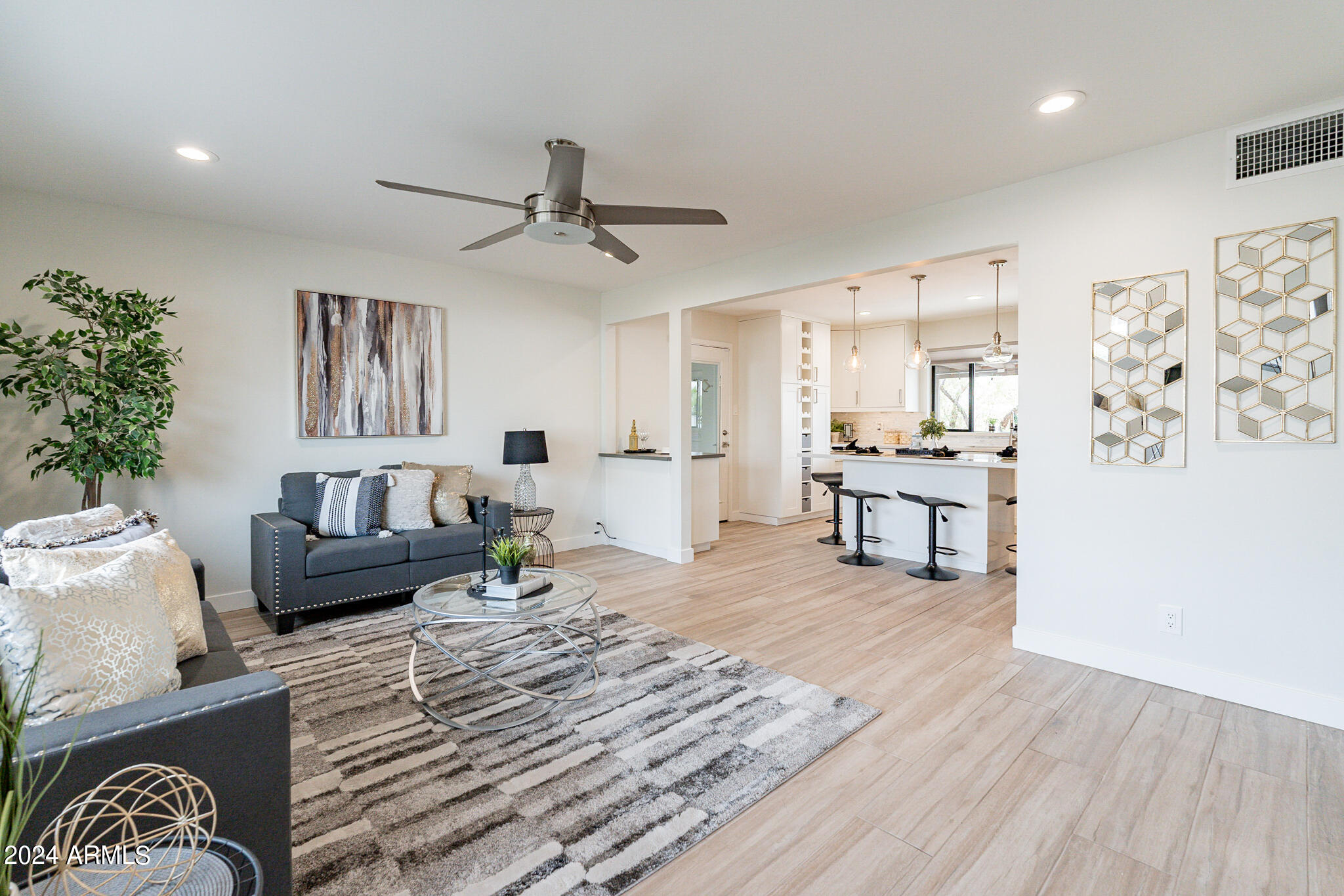 7007 E LOMA LAND Drive