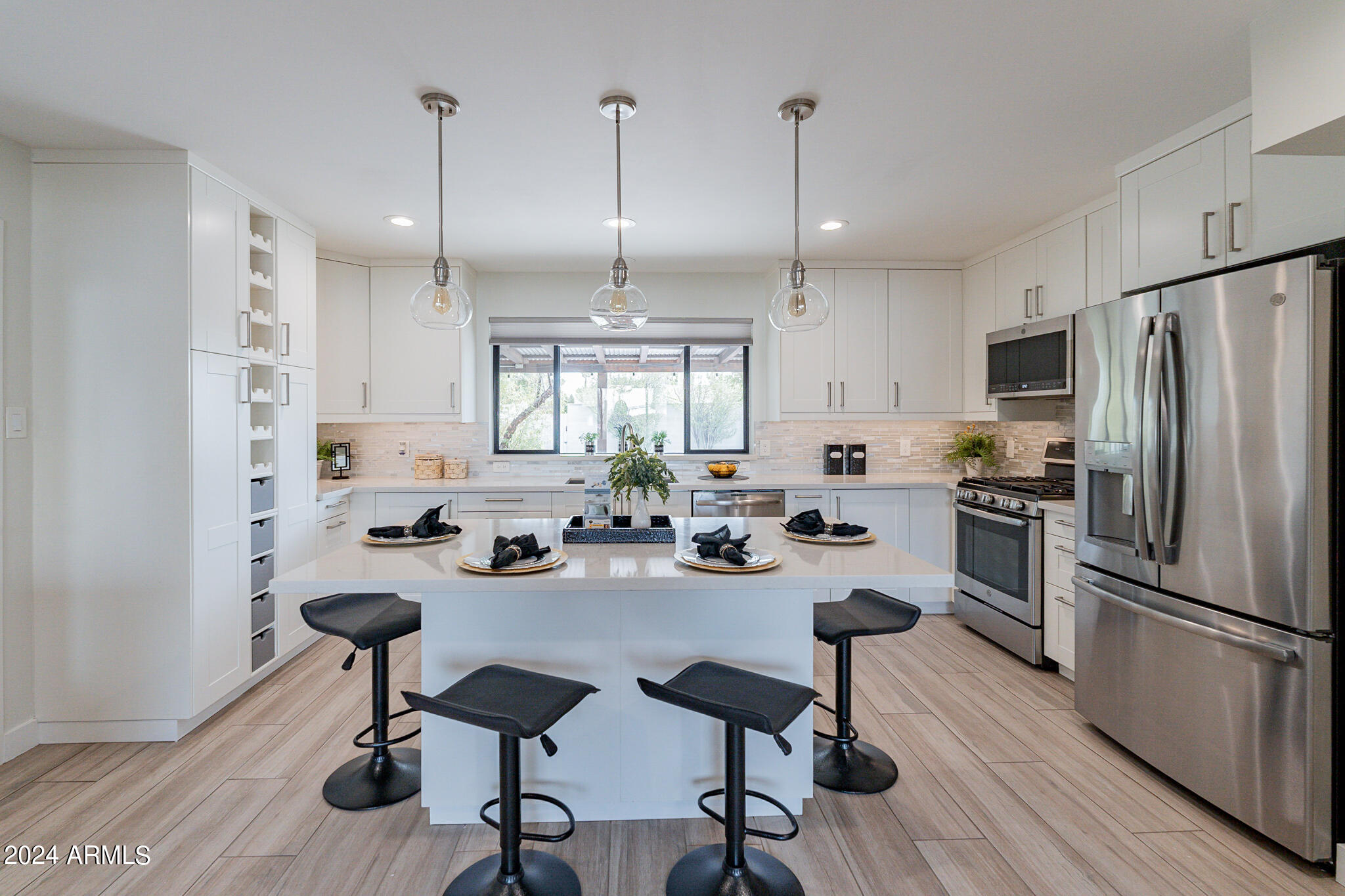 7007 E LOMA LAND Drive
