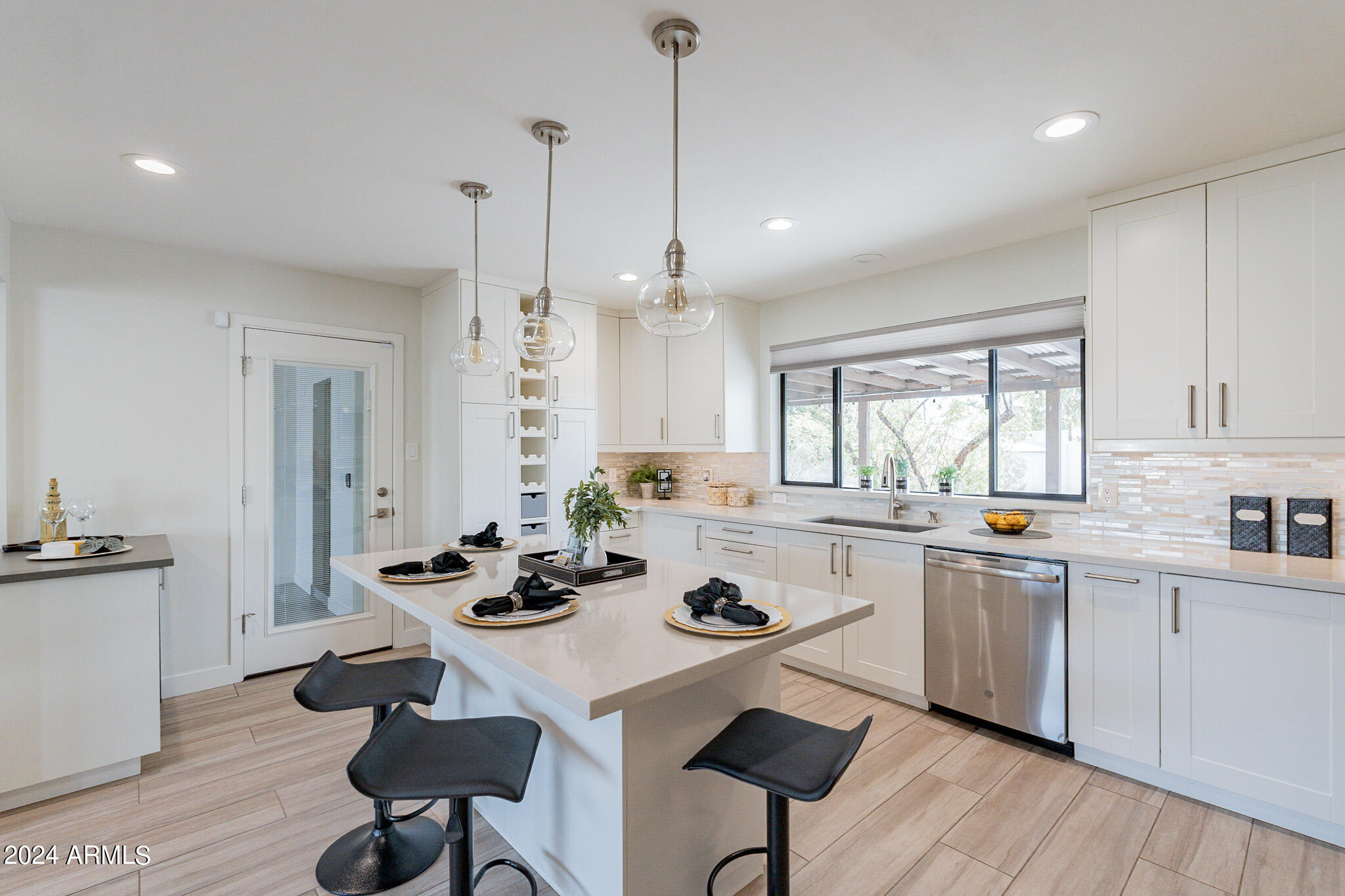 7007 E LOMA LAND Drive