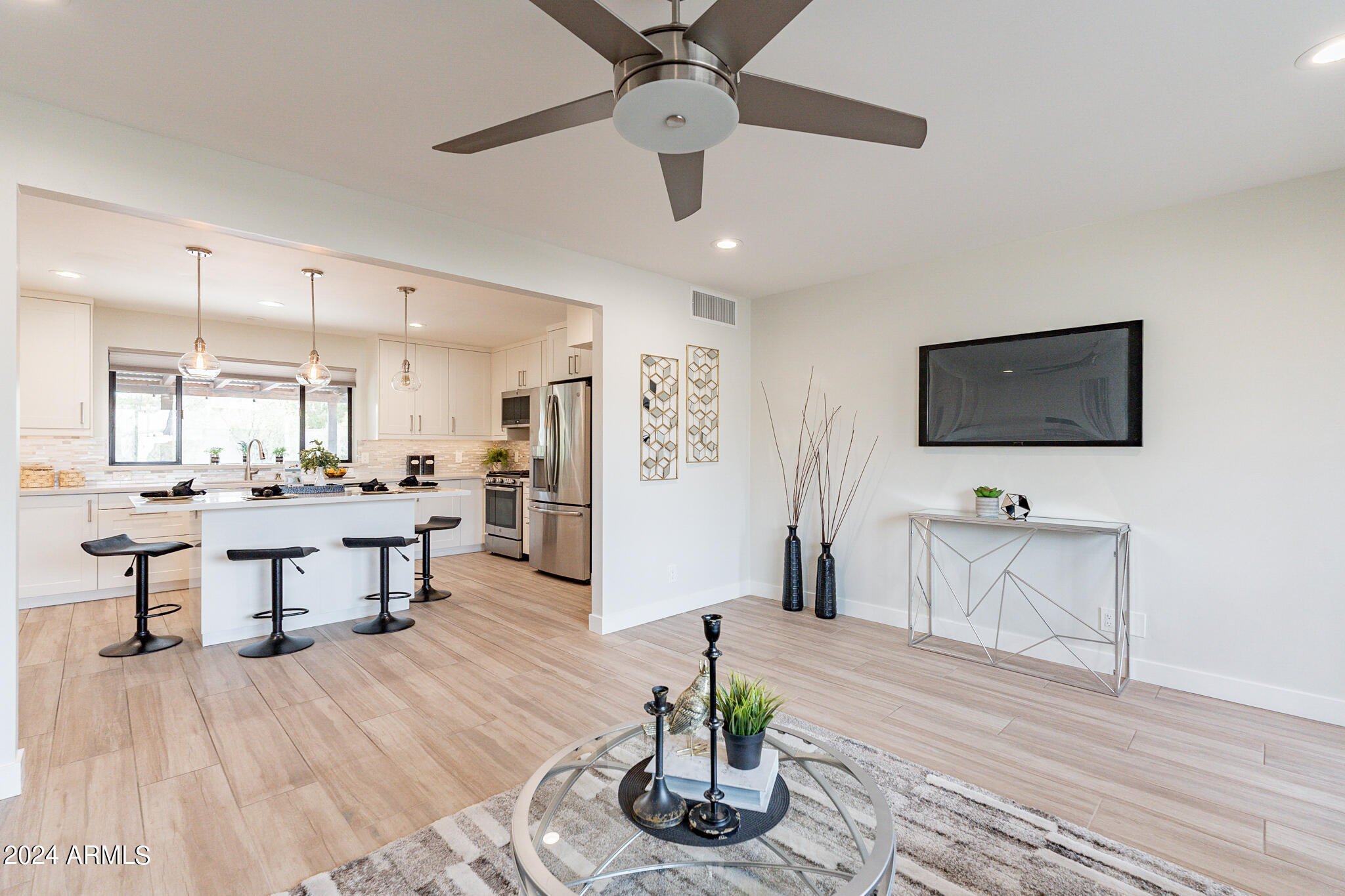7007 E LOMA LAND Drive