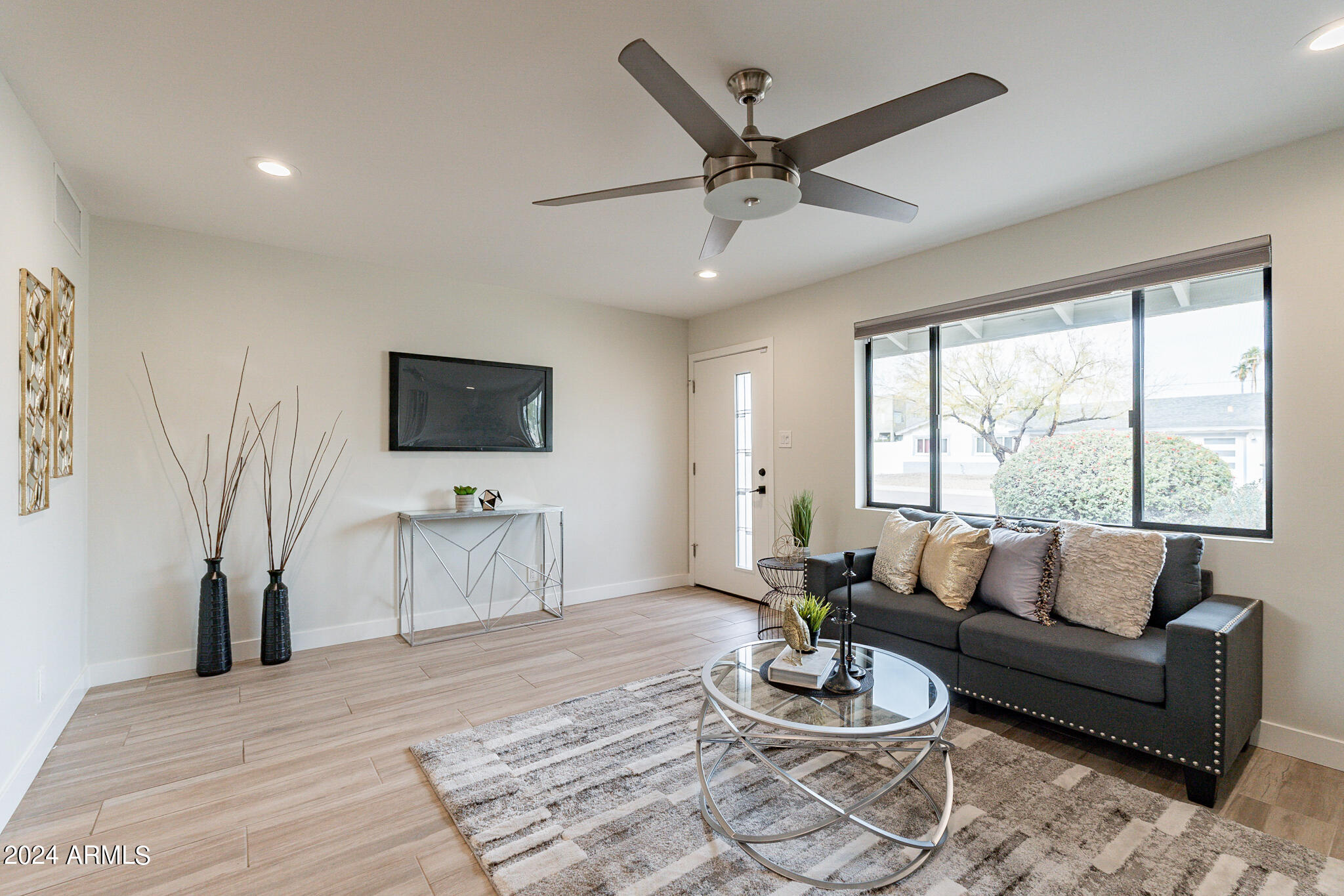 7007 E LOMA LAND Drive
