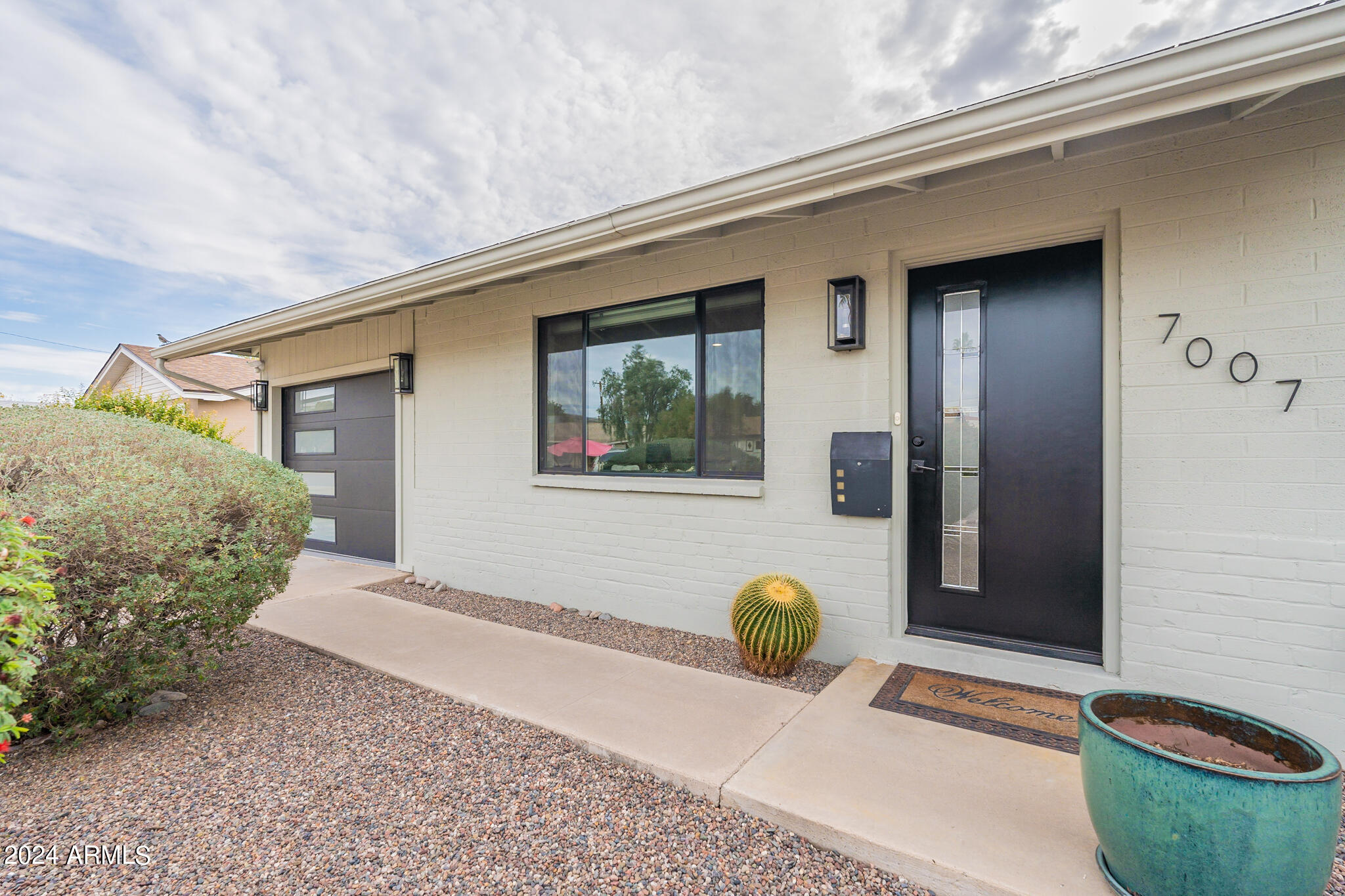 7007 E LOMA LAND Drive