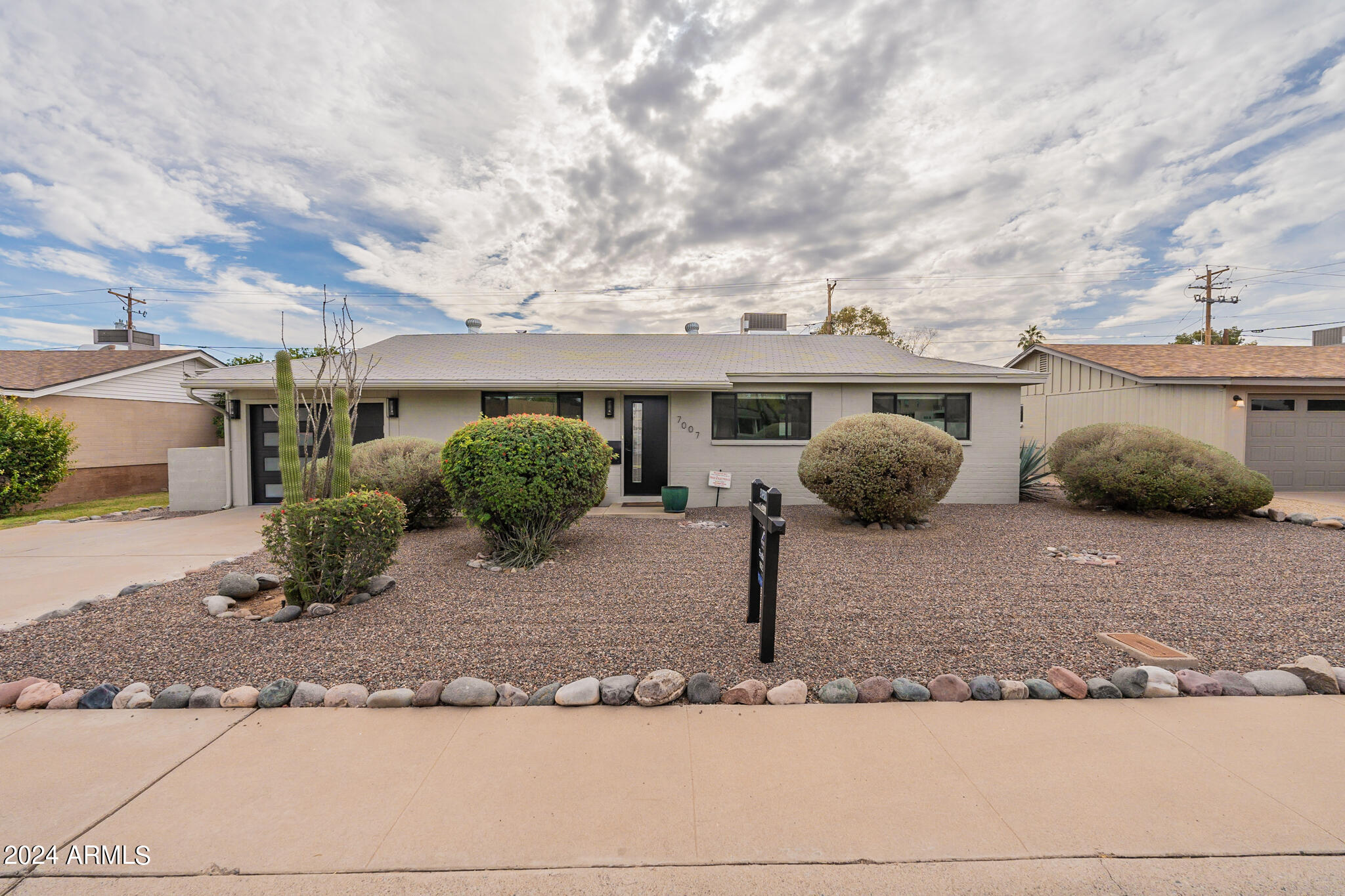 7007 E LOMA LAND Drive