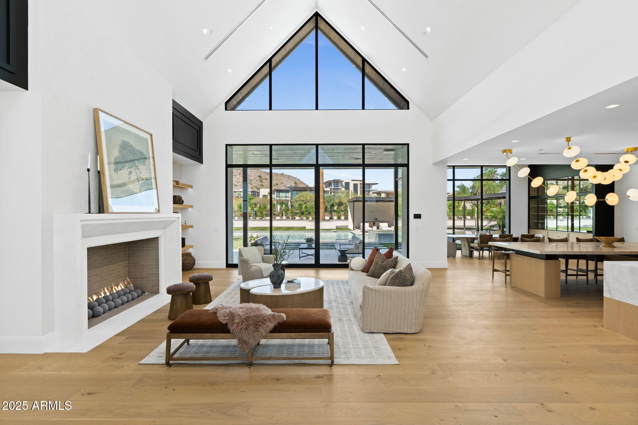 6230 E HILLCREST Boulevard