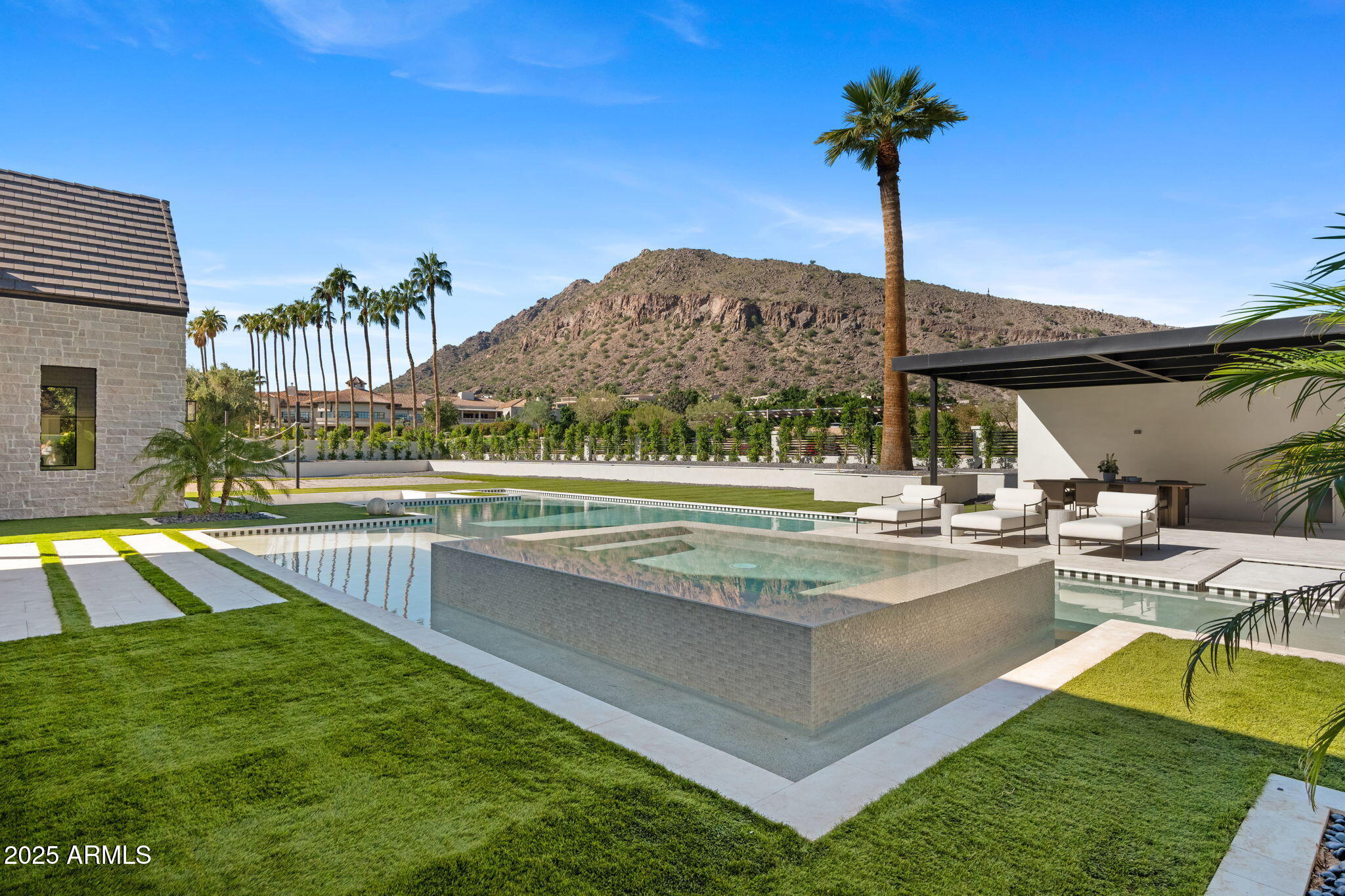 6230 E HILLCREST Boulevard