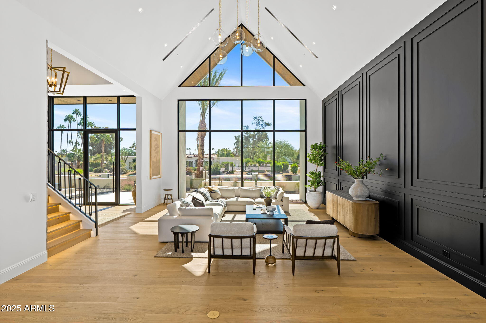 6230 E HILLCREST Boulevard