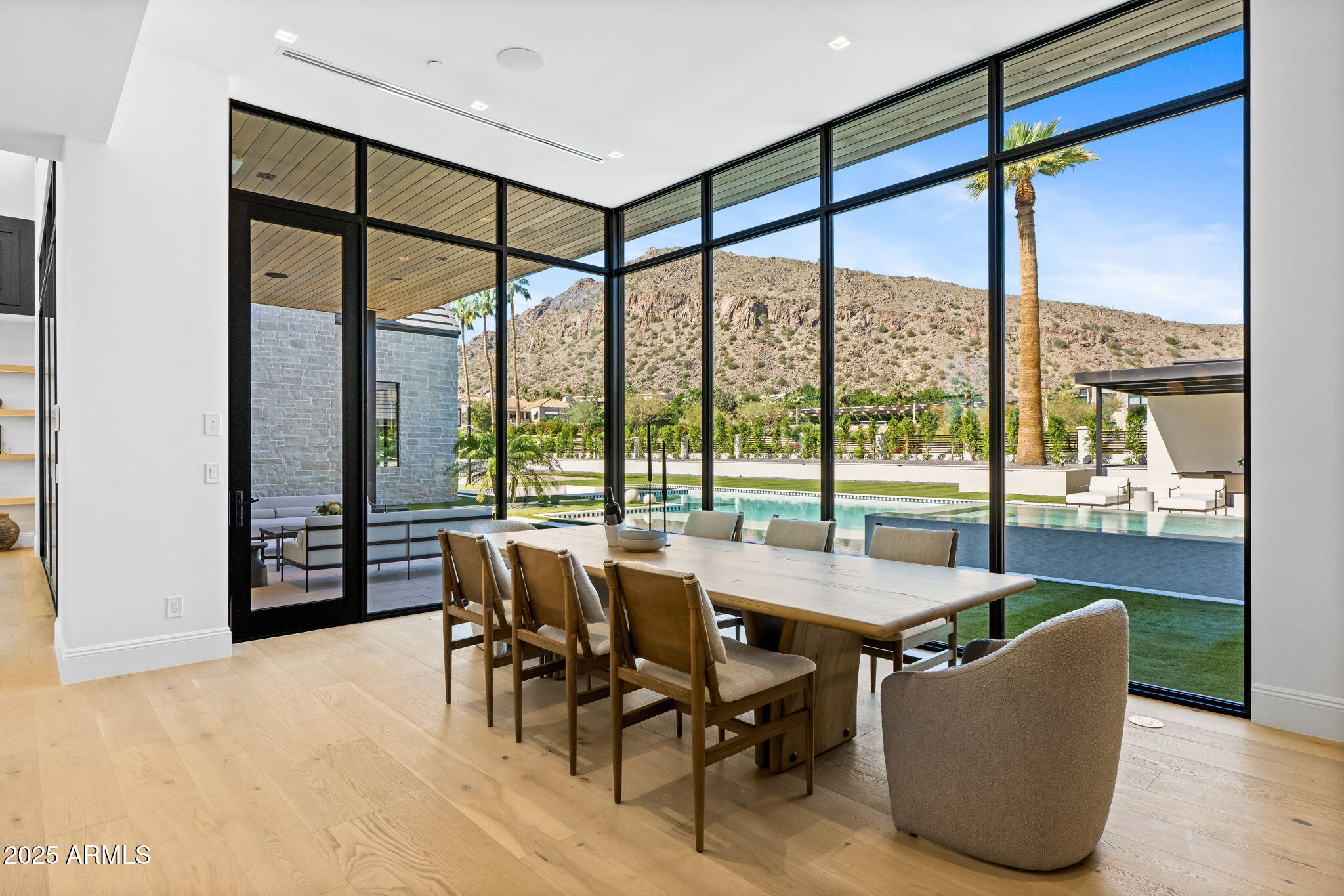 6230 E HILLCREST Boulevard