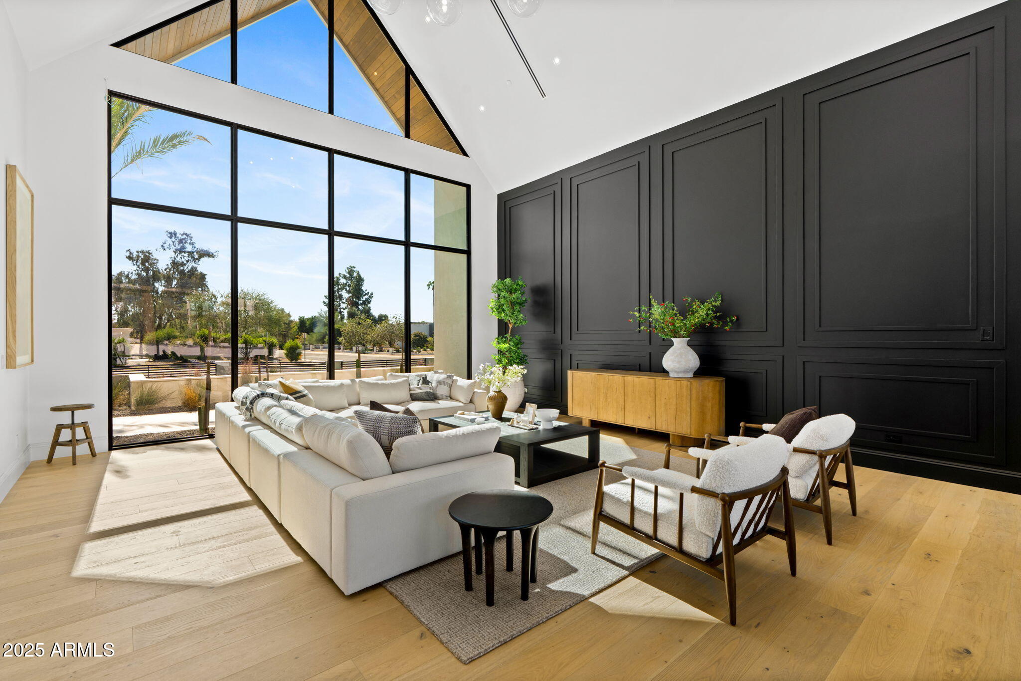 6230 E HILLCREST Boulevard