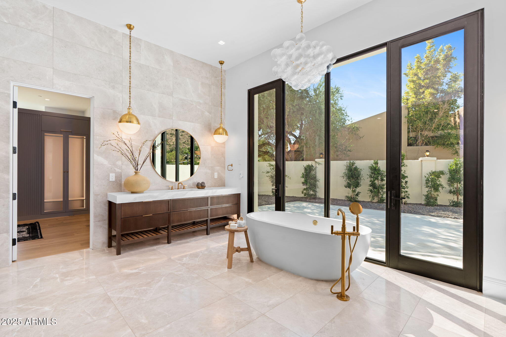 6230 E HILLCREST Boulevard