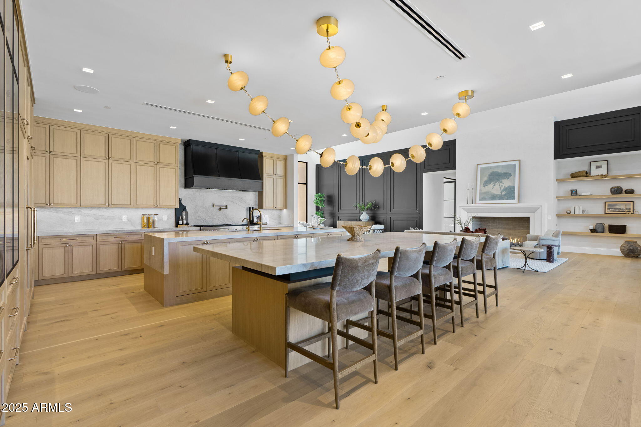 6230 E HILLCREST Boulevard