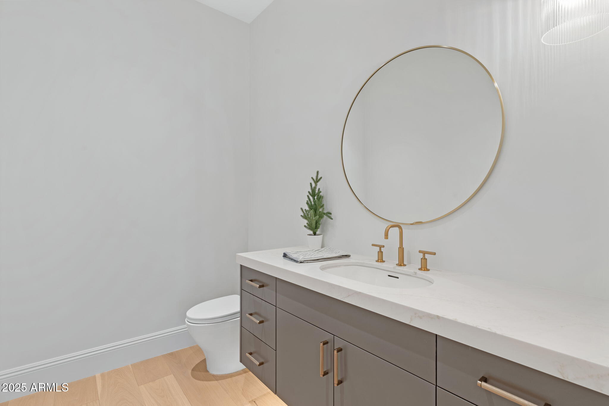 6230 E HILLCREST Boulevard