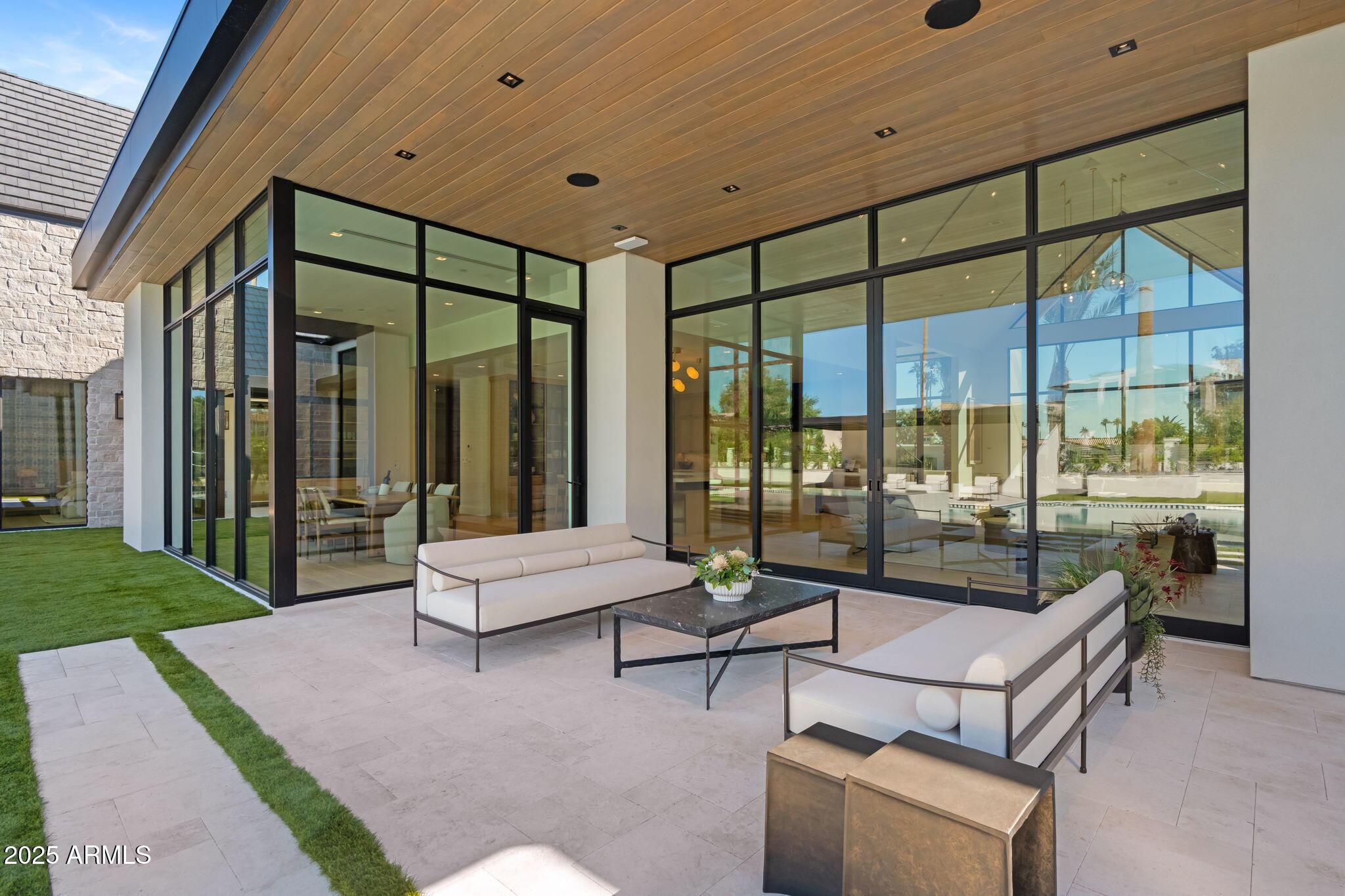 6230 E HILLCREST Boulevard