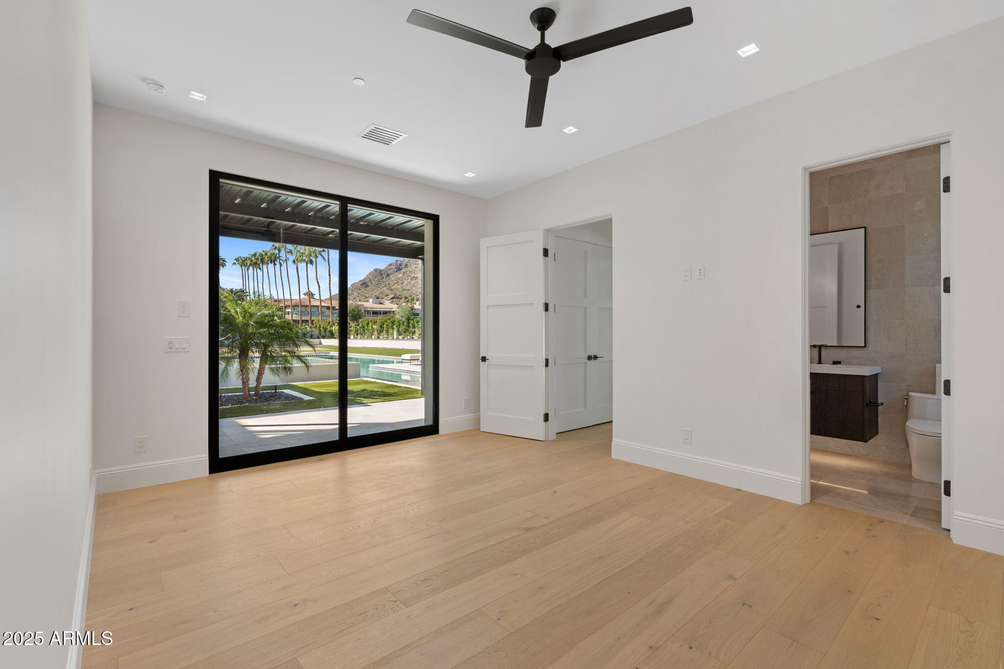 6230 E HILLCREST Boulevard