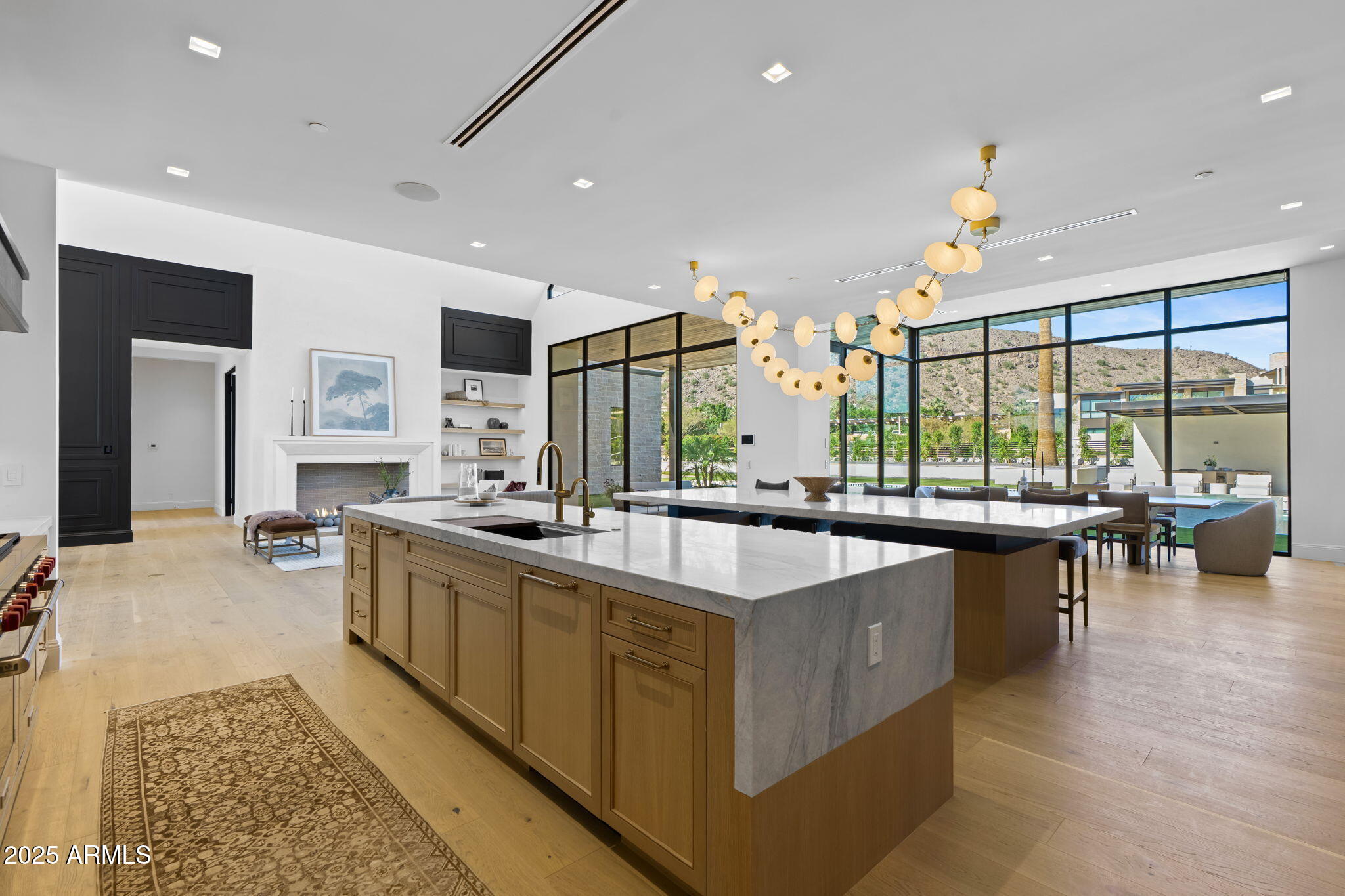 6230 E HILLCREST Boulevard