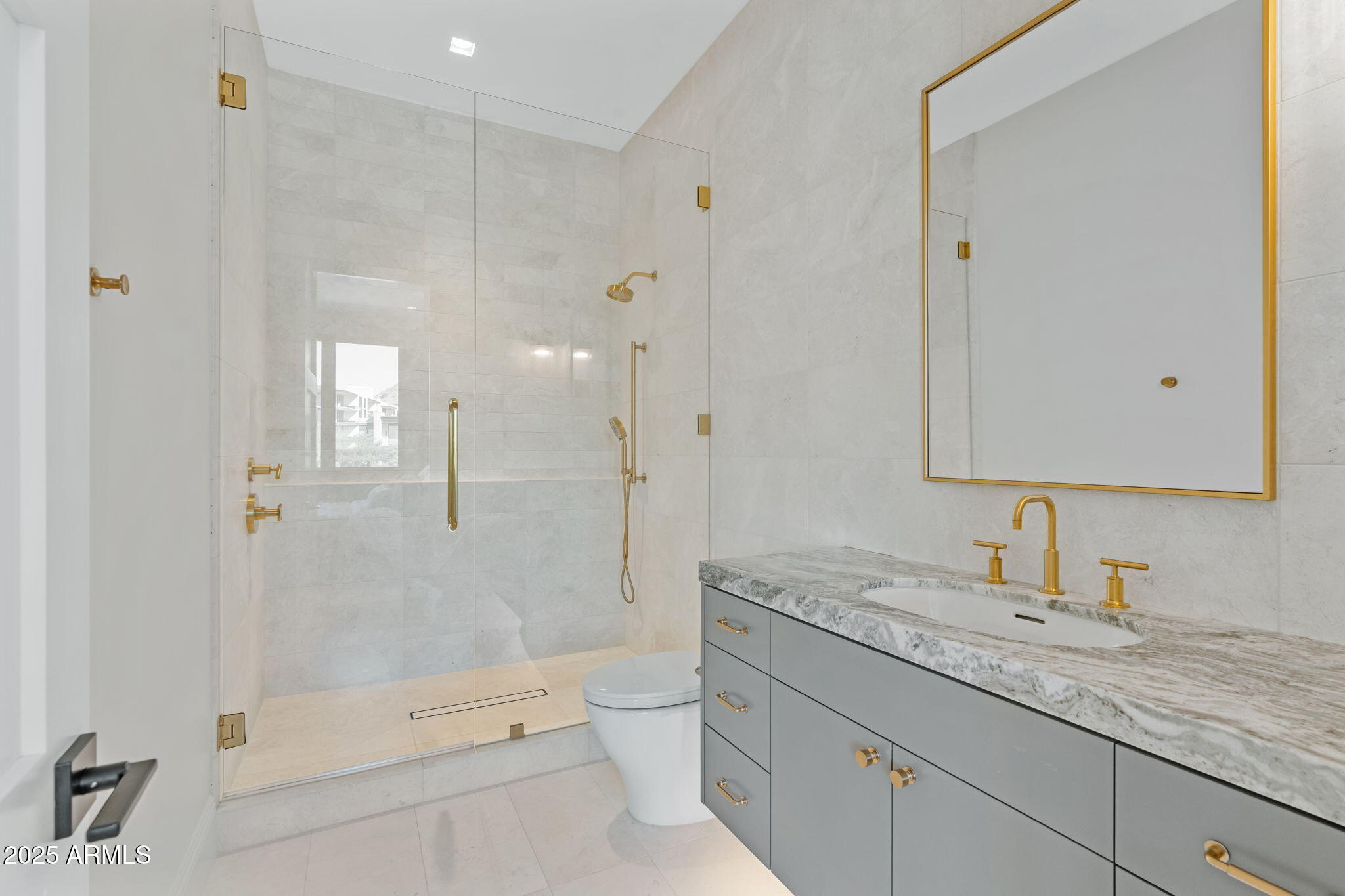 6230 E HILLCREST Boulevard