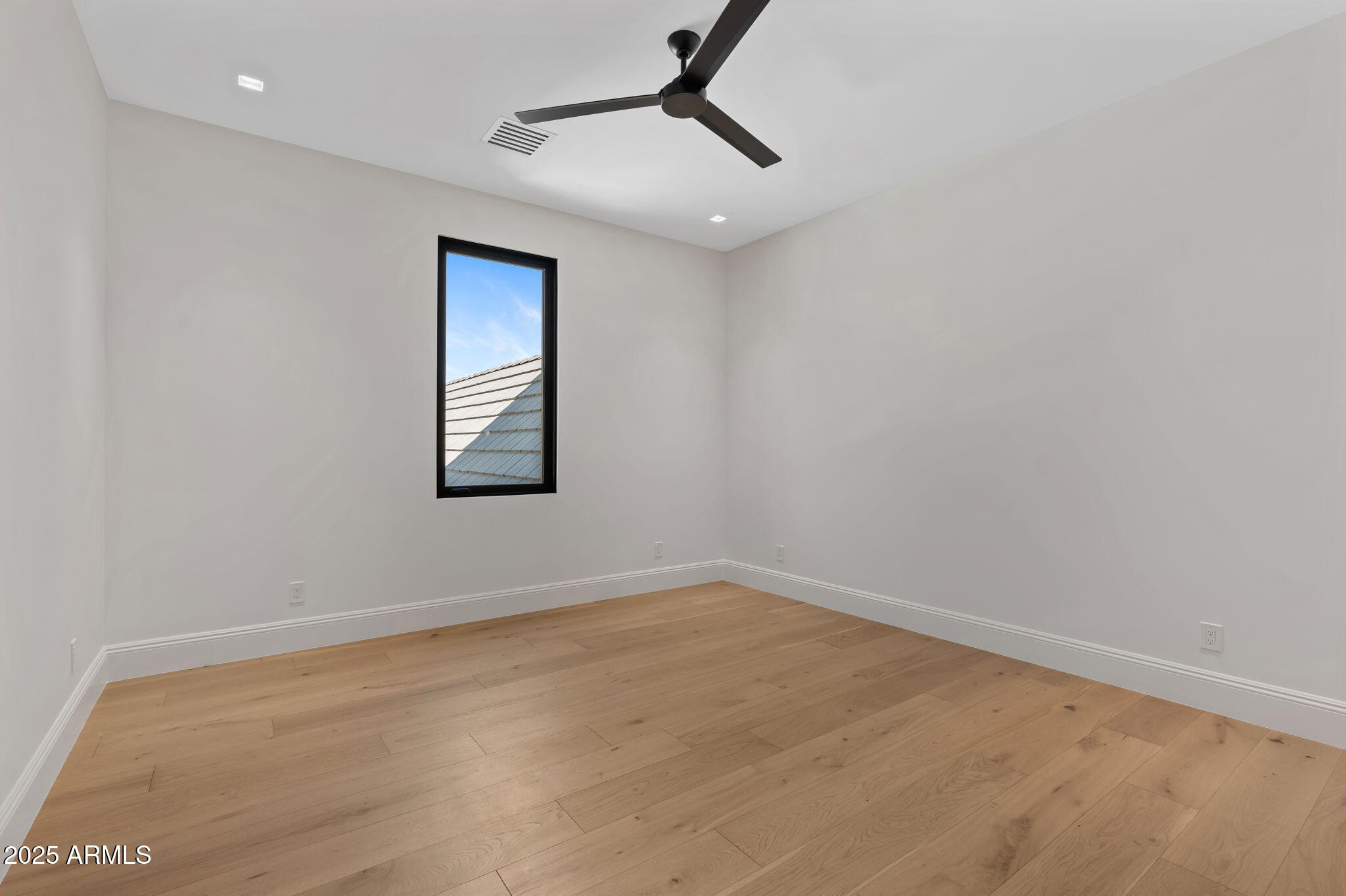 6230 E HILLCREST Boulevard