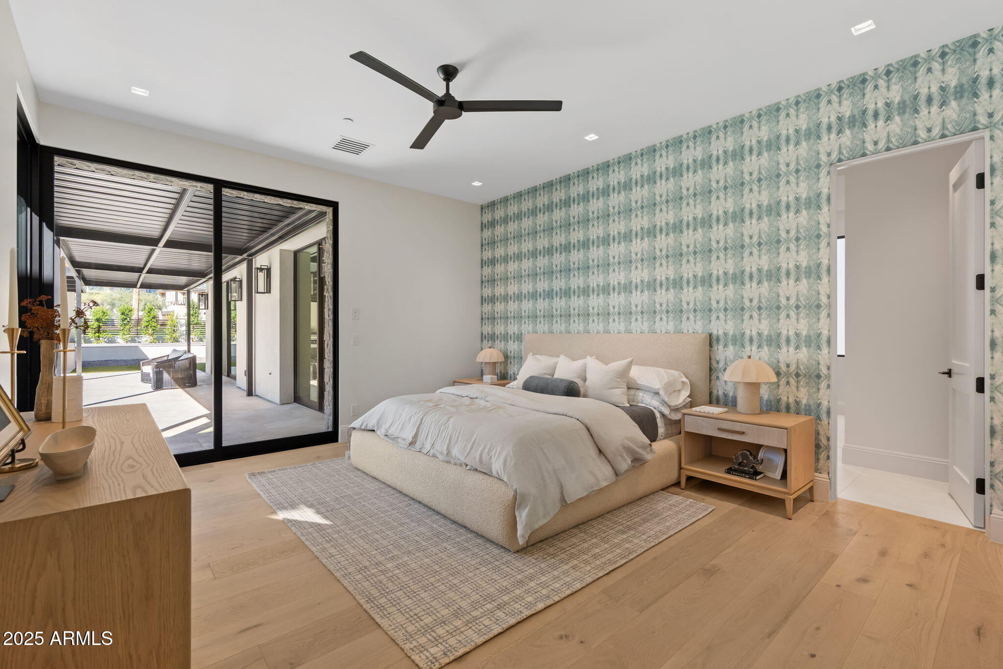 6230 E HILLCREST Boulevard