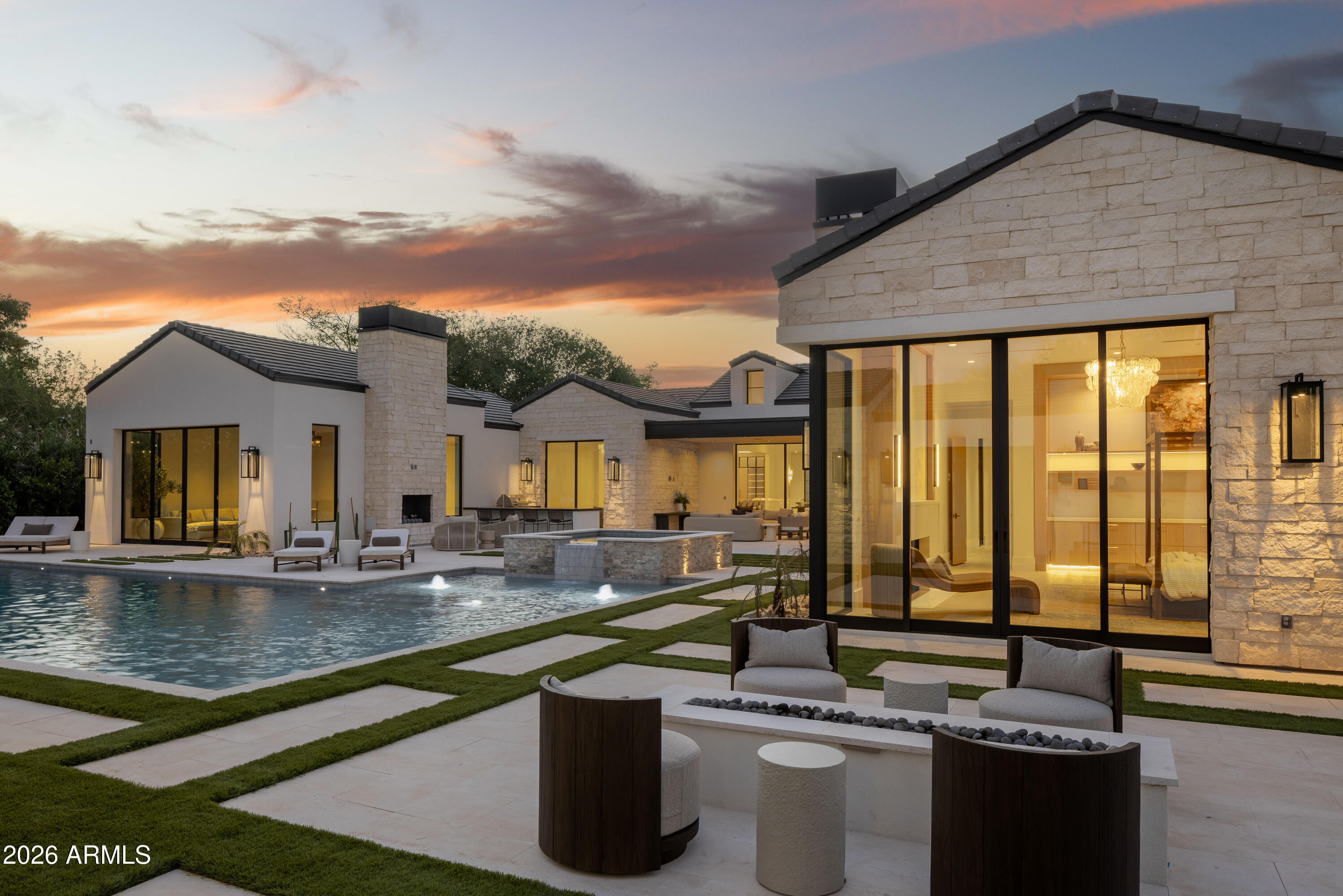 5717 E VIA LOS RANCHOS