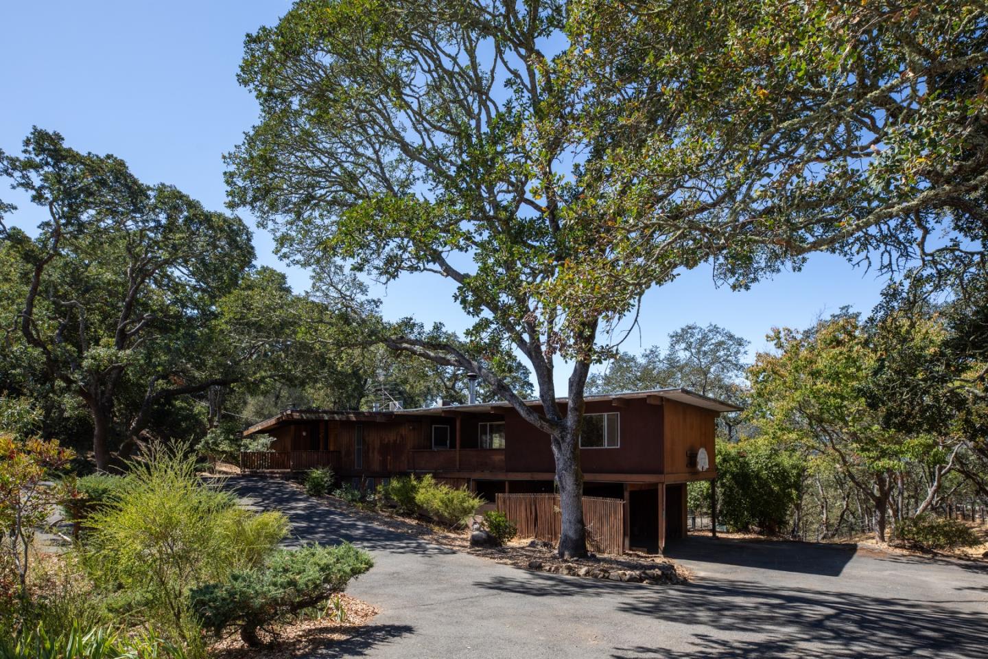391 Golden Hills DR