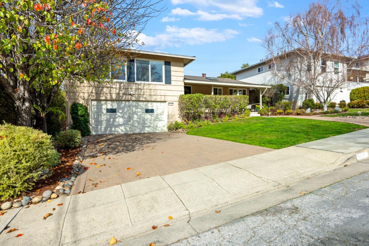 1812 Fernwood WAY