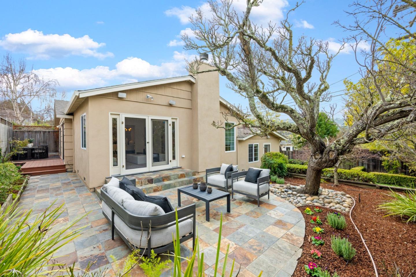 1812 Fernwood WAY