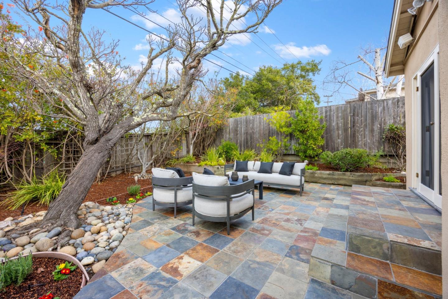 1812 Fernwood WAY