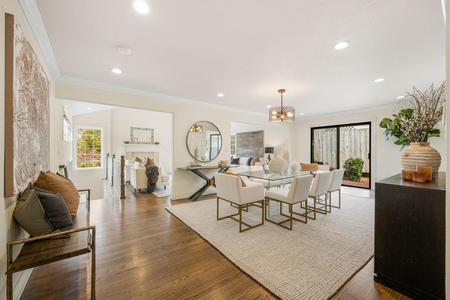 1812 Fernwood WAY