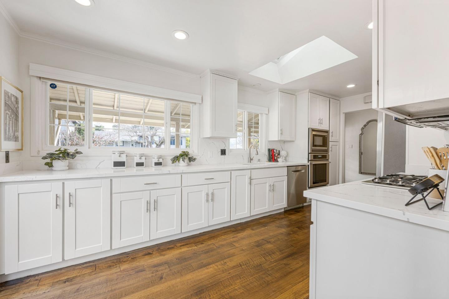 1812 Fernwood WAY
