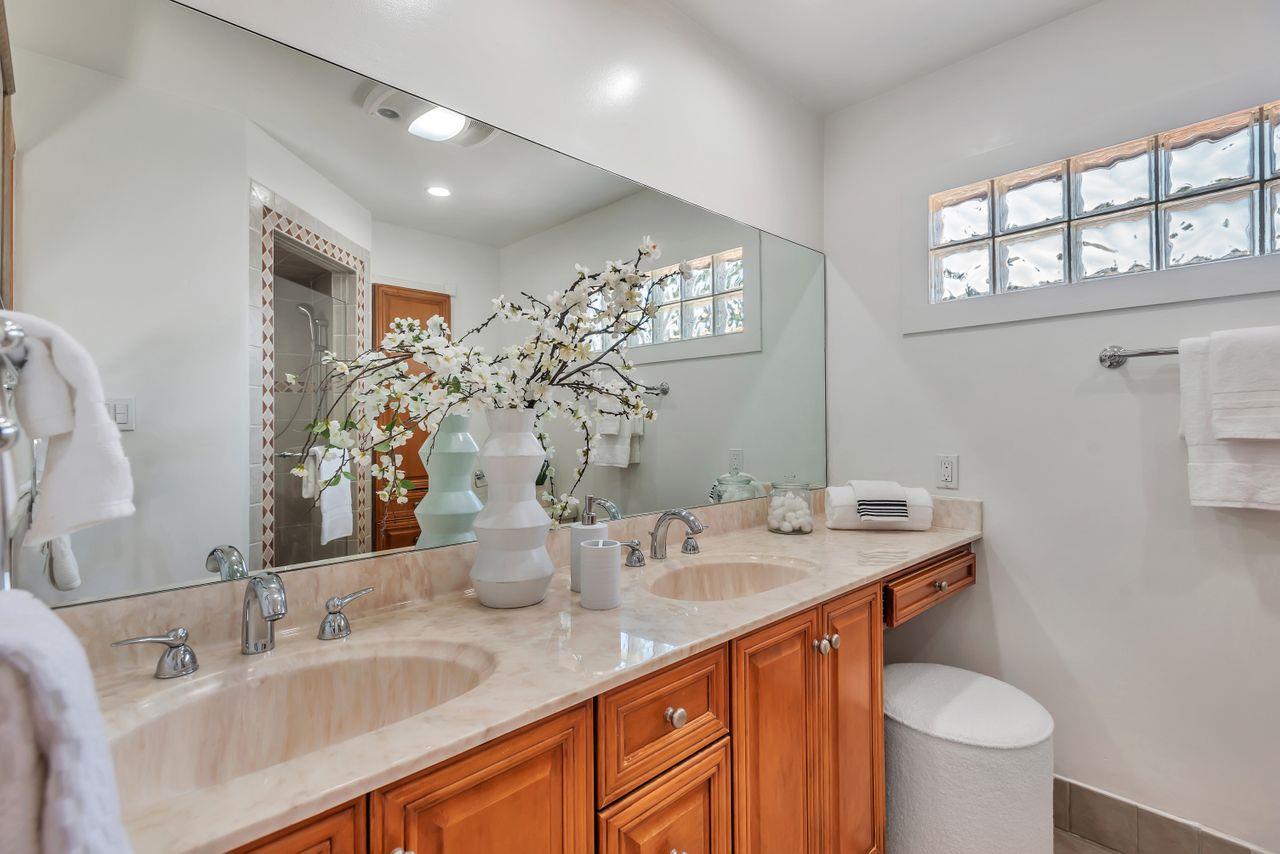 819 Bayview WAY