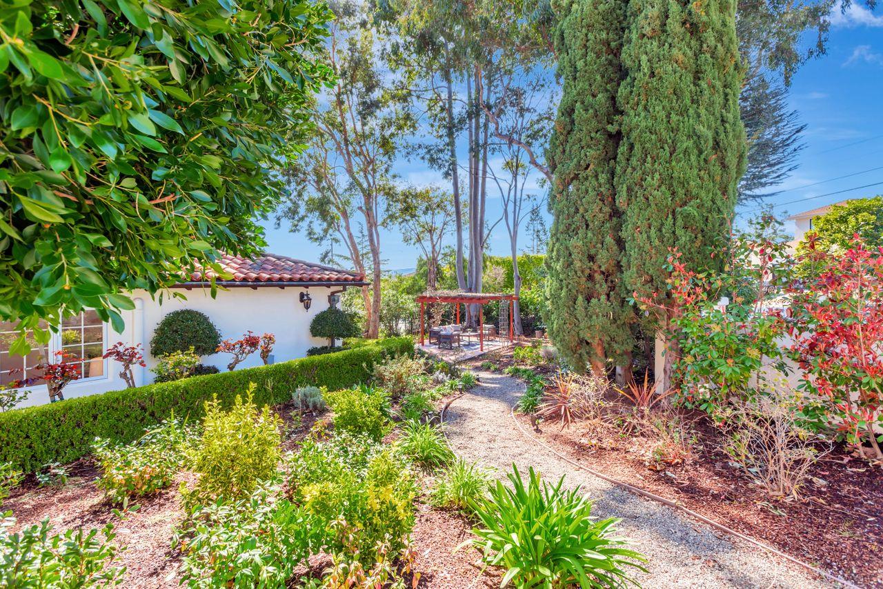 819 Bayview WAY