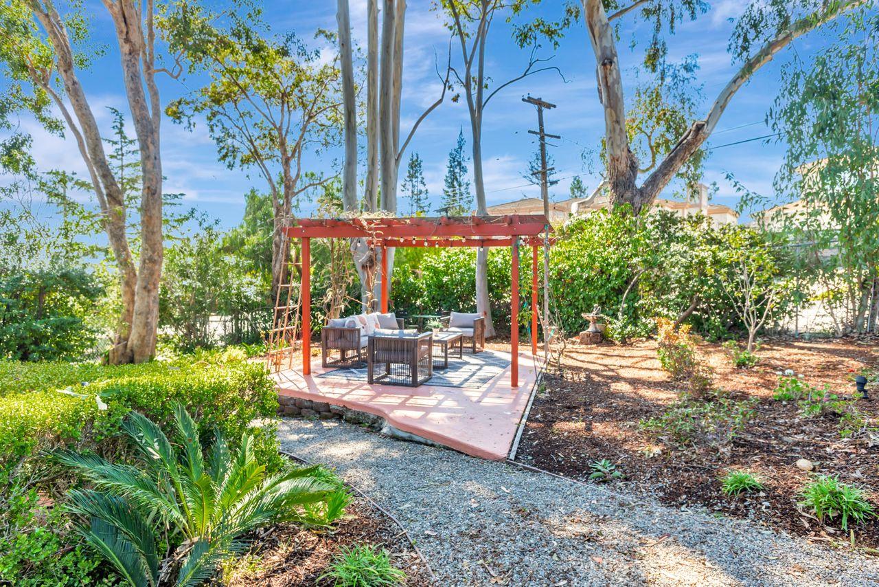 819 Bayview WAY