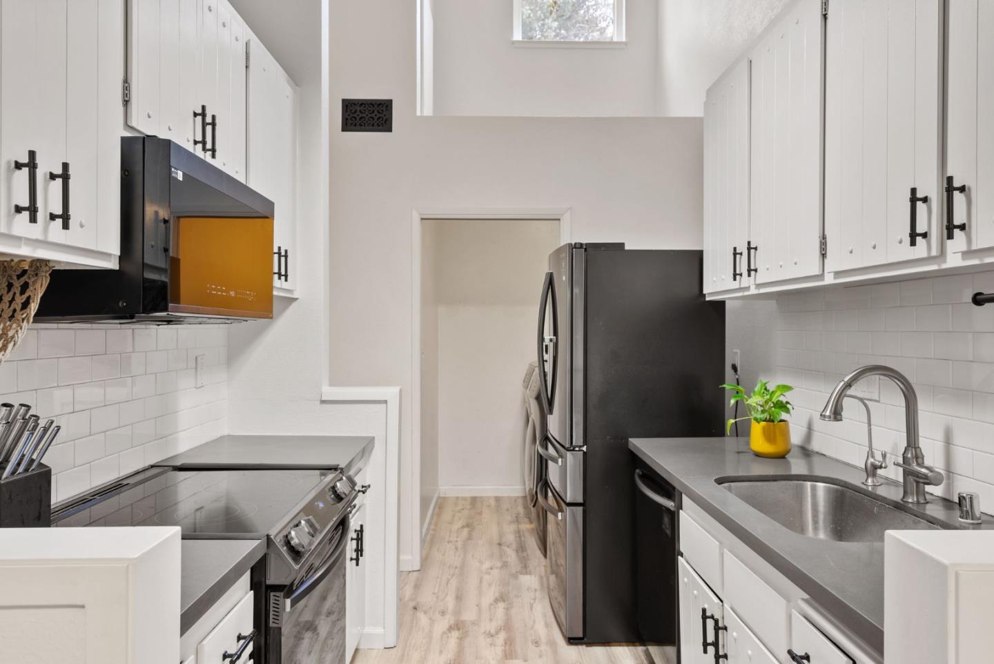 3352 La Mesa DR 17