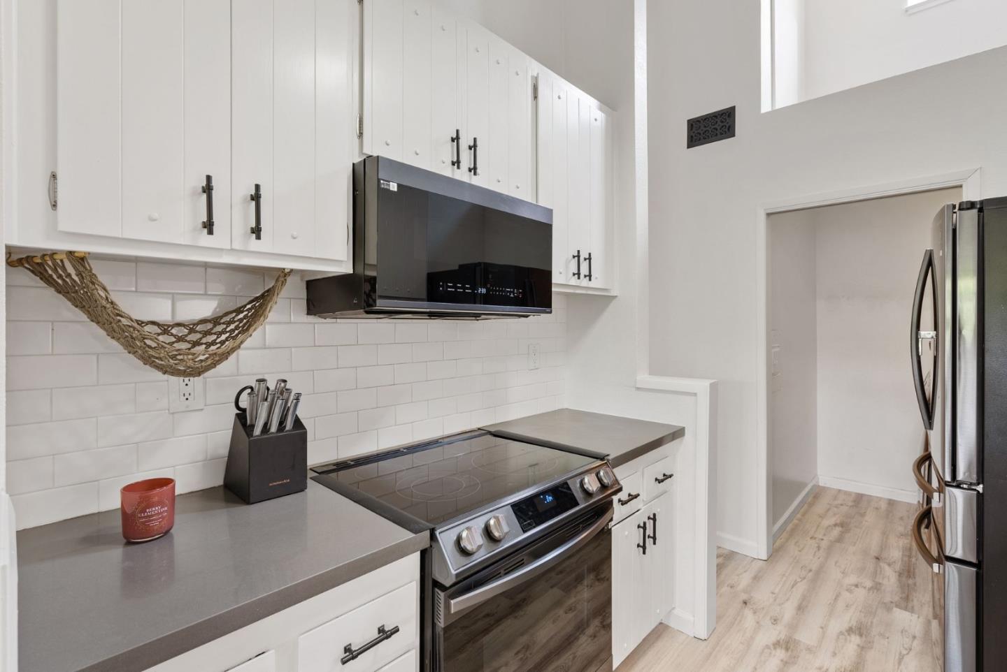 3352 La Mesa DR 17