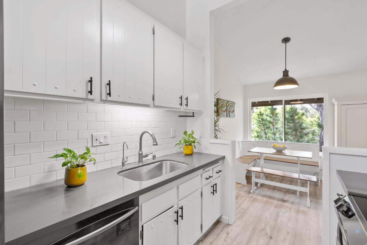 3352 La Mesa DR 17