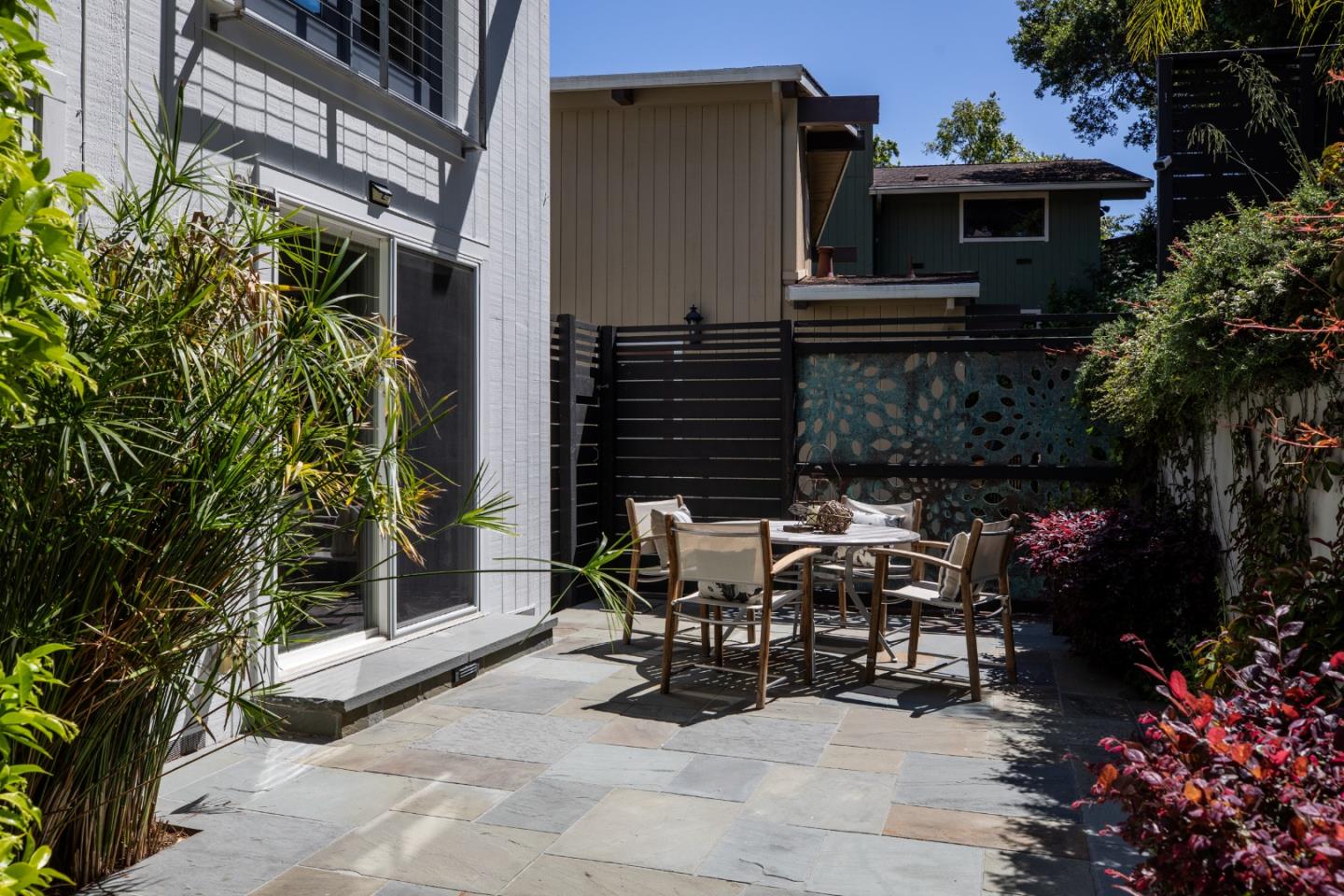 7 Phillip LN