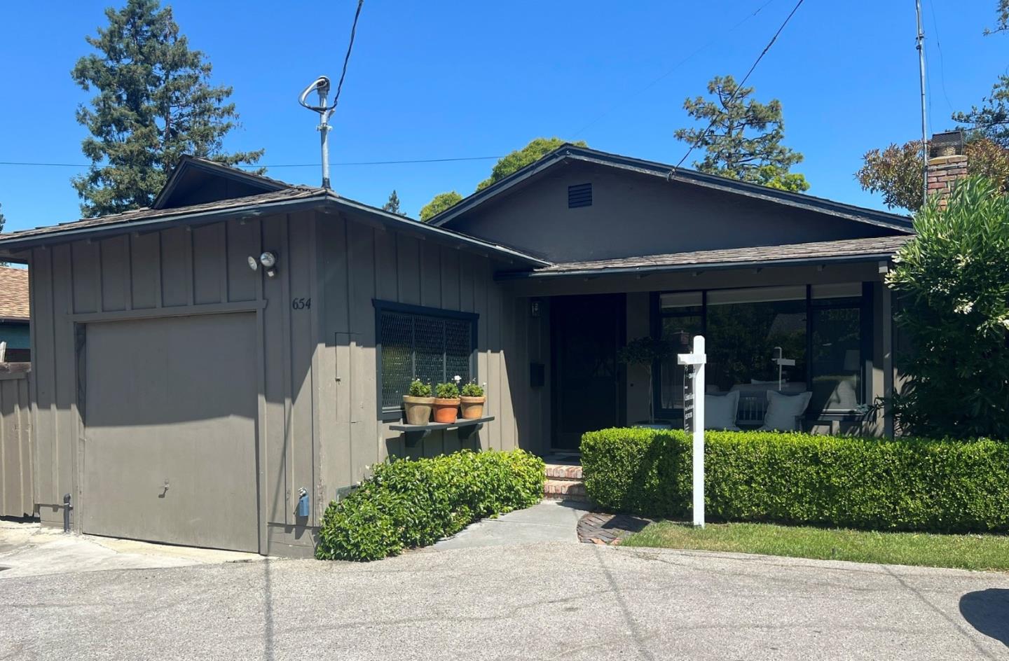 654 Loma Verde Avenue