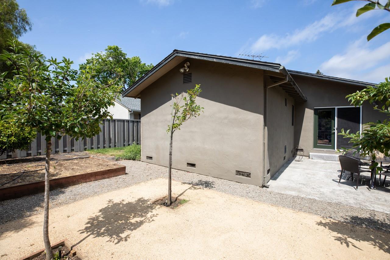 654 Loma Verde Avenue