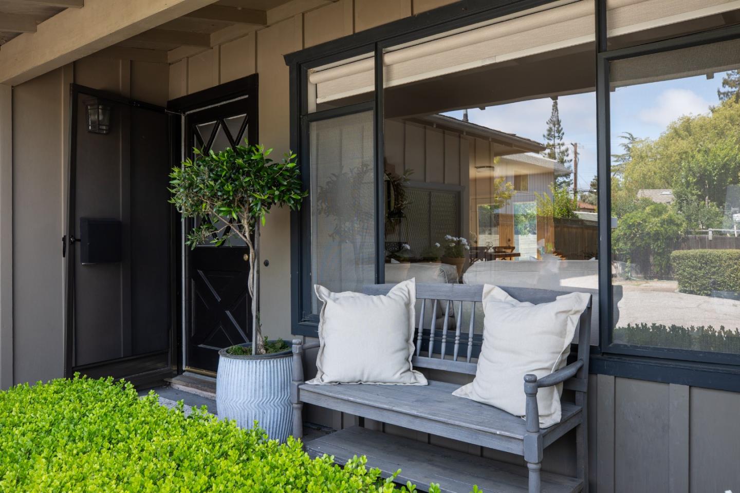 654 Loma Verde Avenue