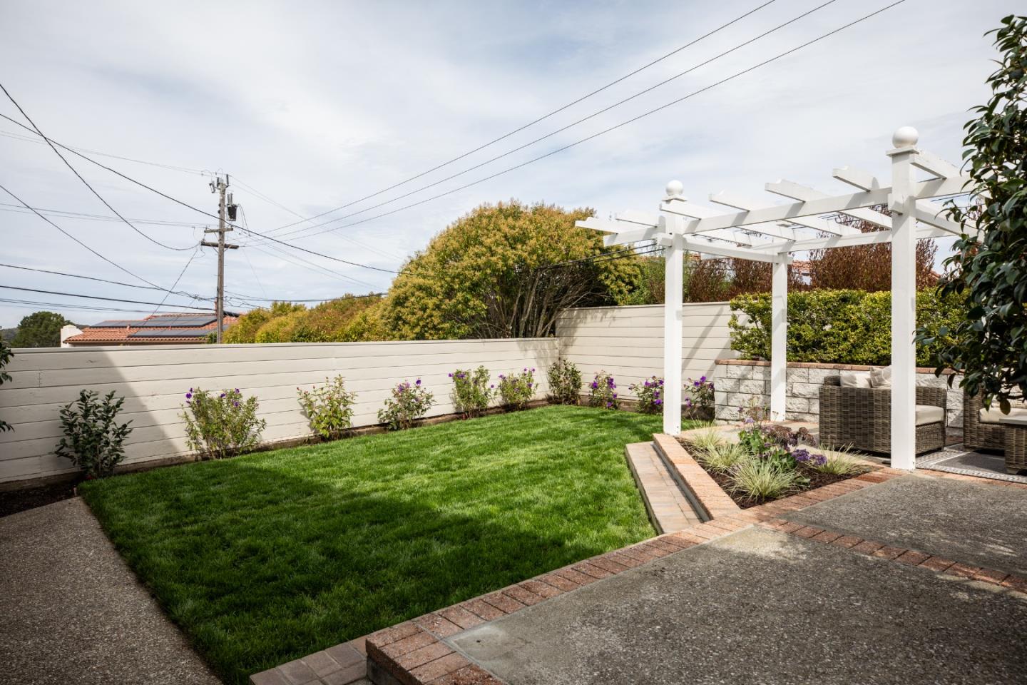 818 Crestview Drive