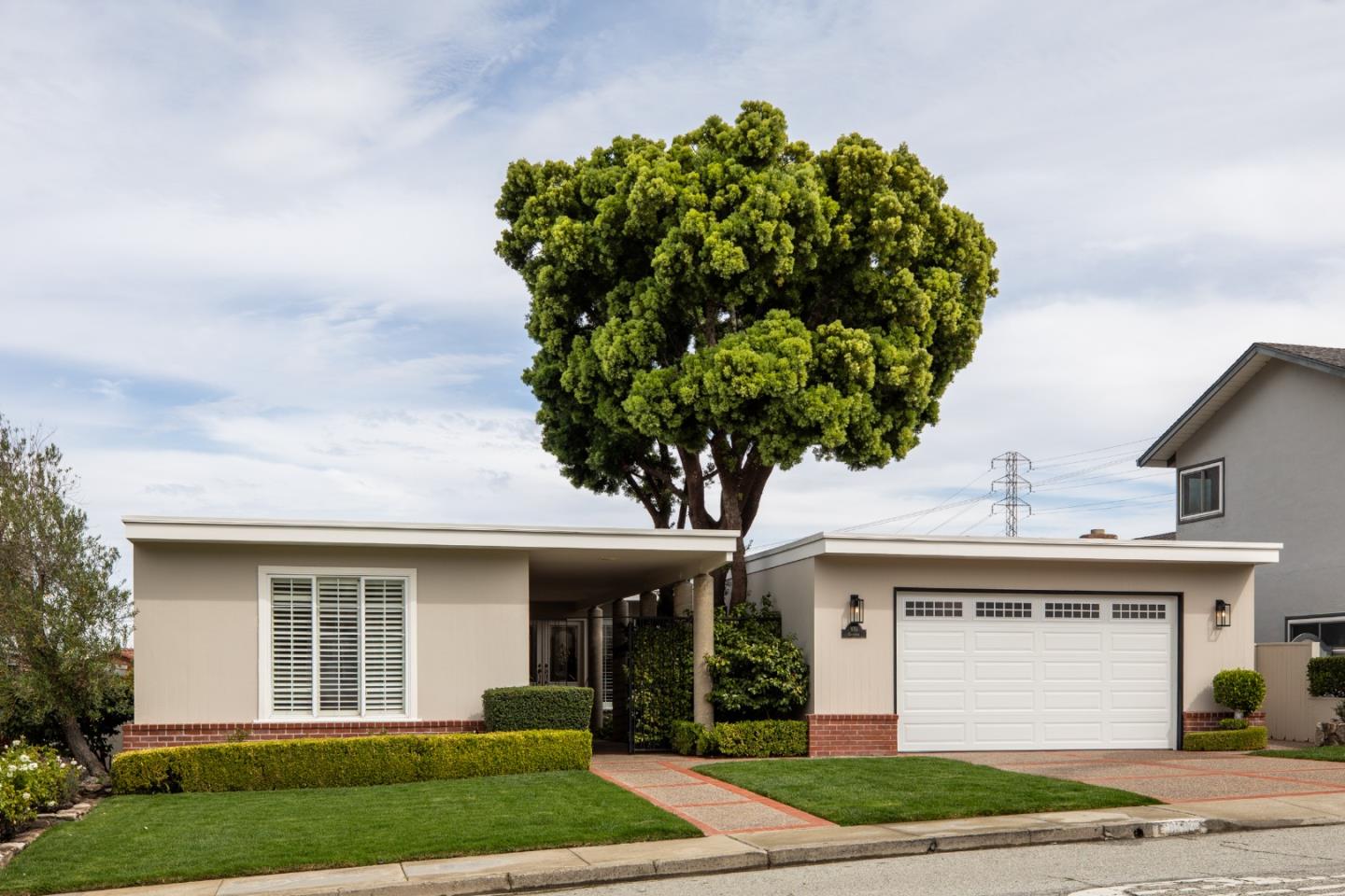 818 Crestview Drive
