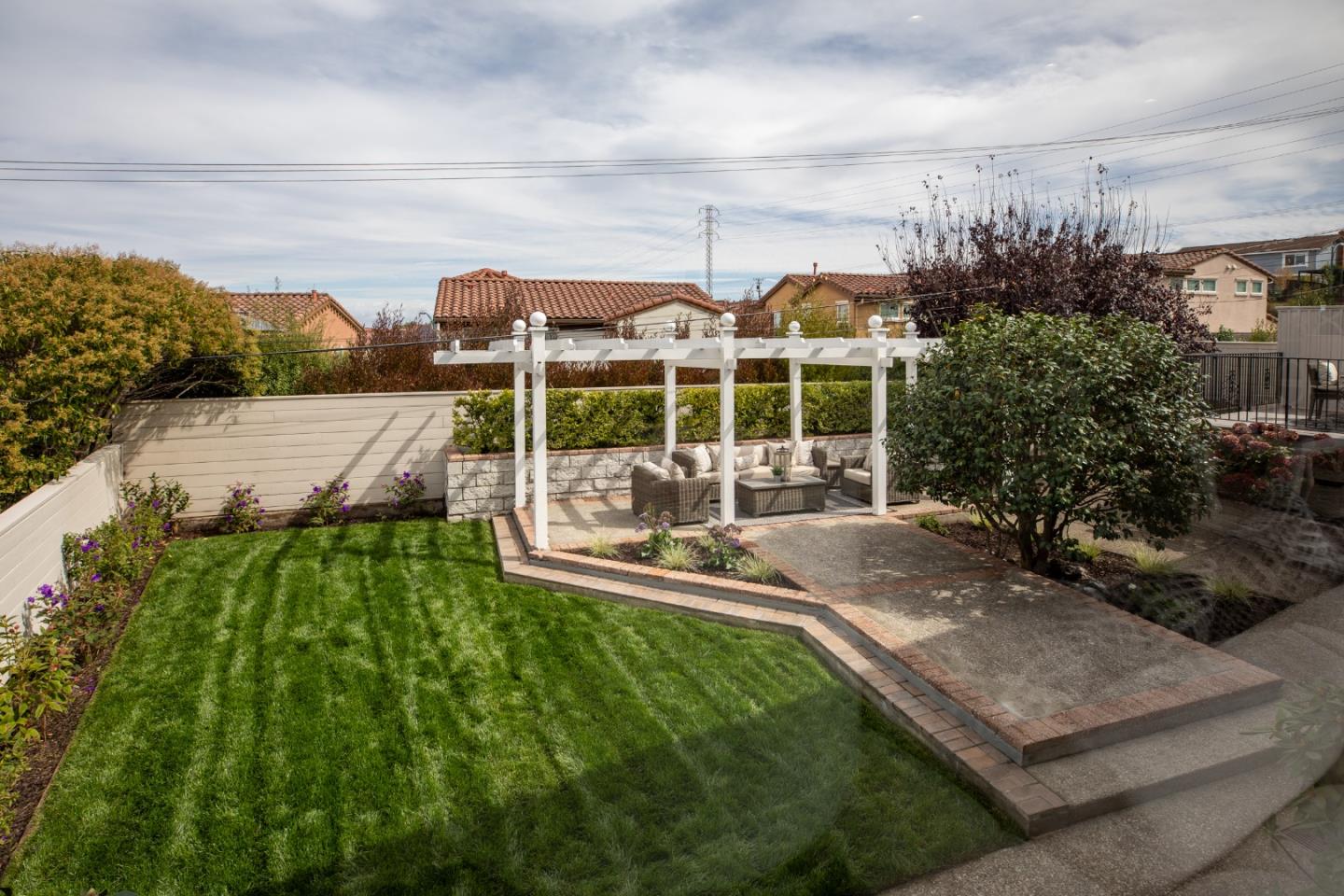 818 Crestview Drive