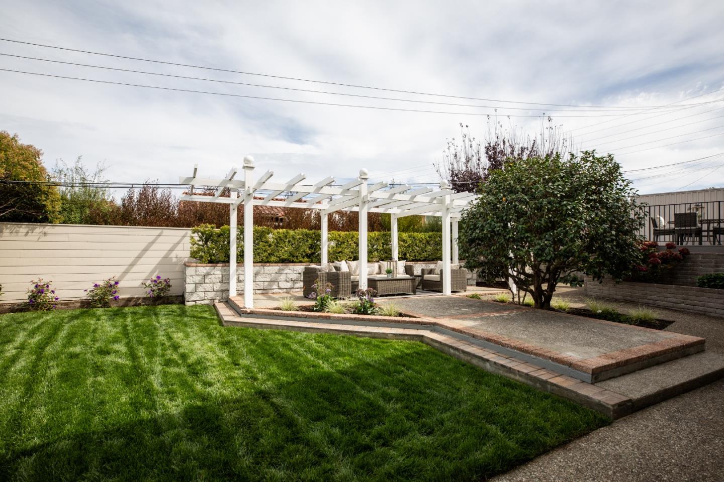 818 Crestview Drive